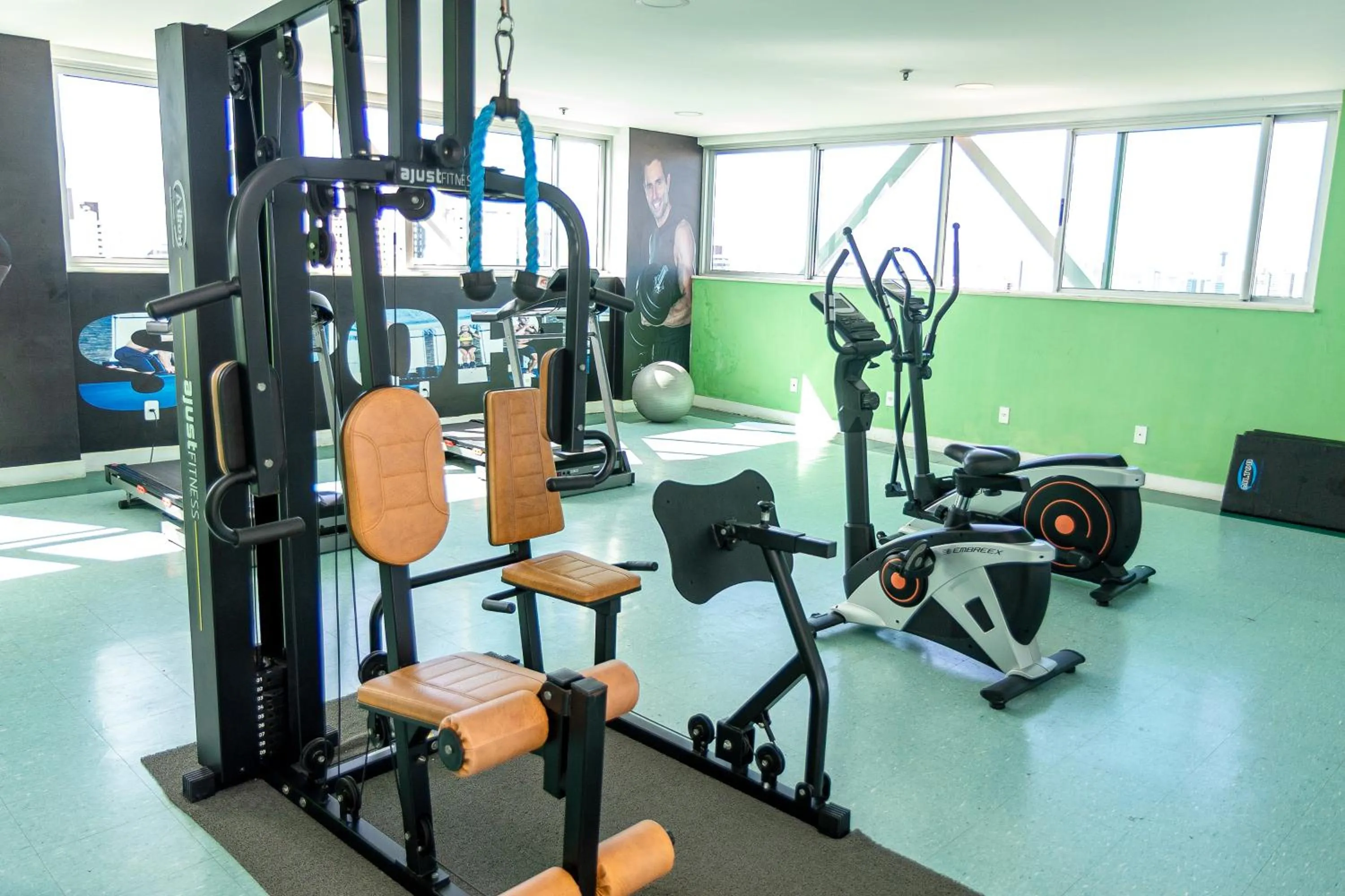 Fitness centre/facilities in Iguatemi Business & Flat by Avectur