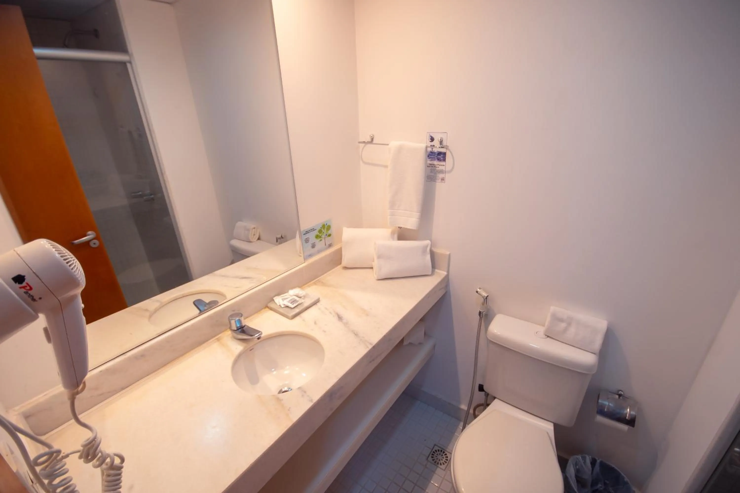 Toilet in Iguatemi Business & Flat by Avectur