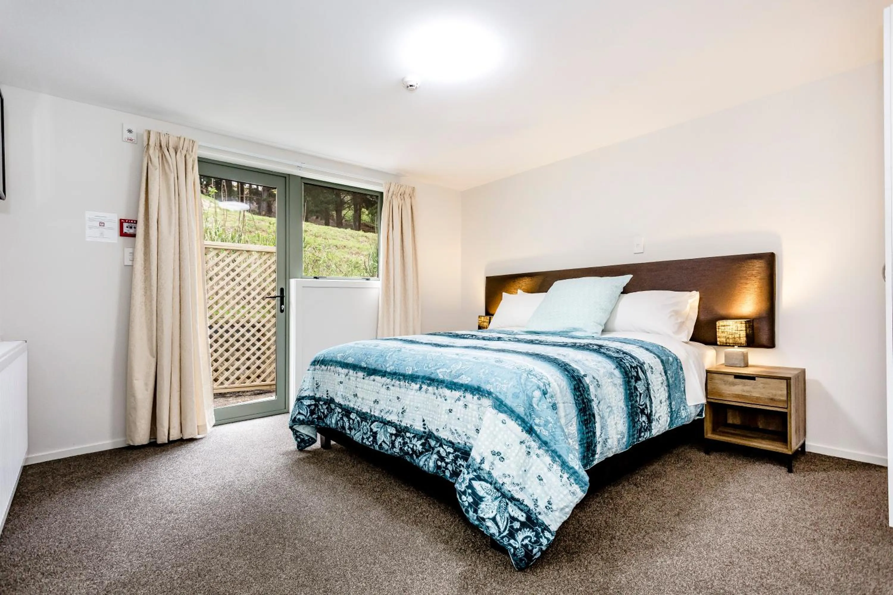 Bedroom, Bed in Hunters Moon