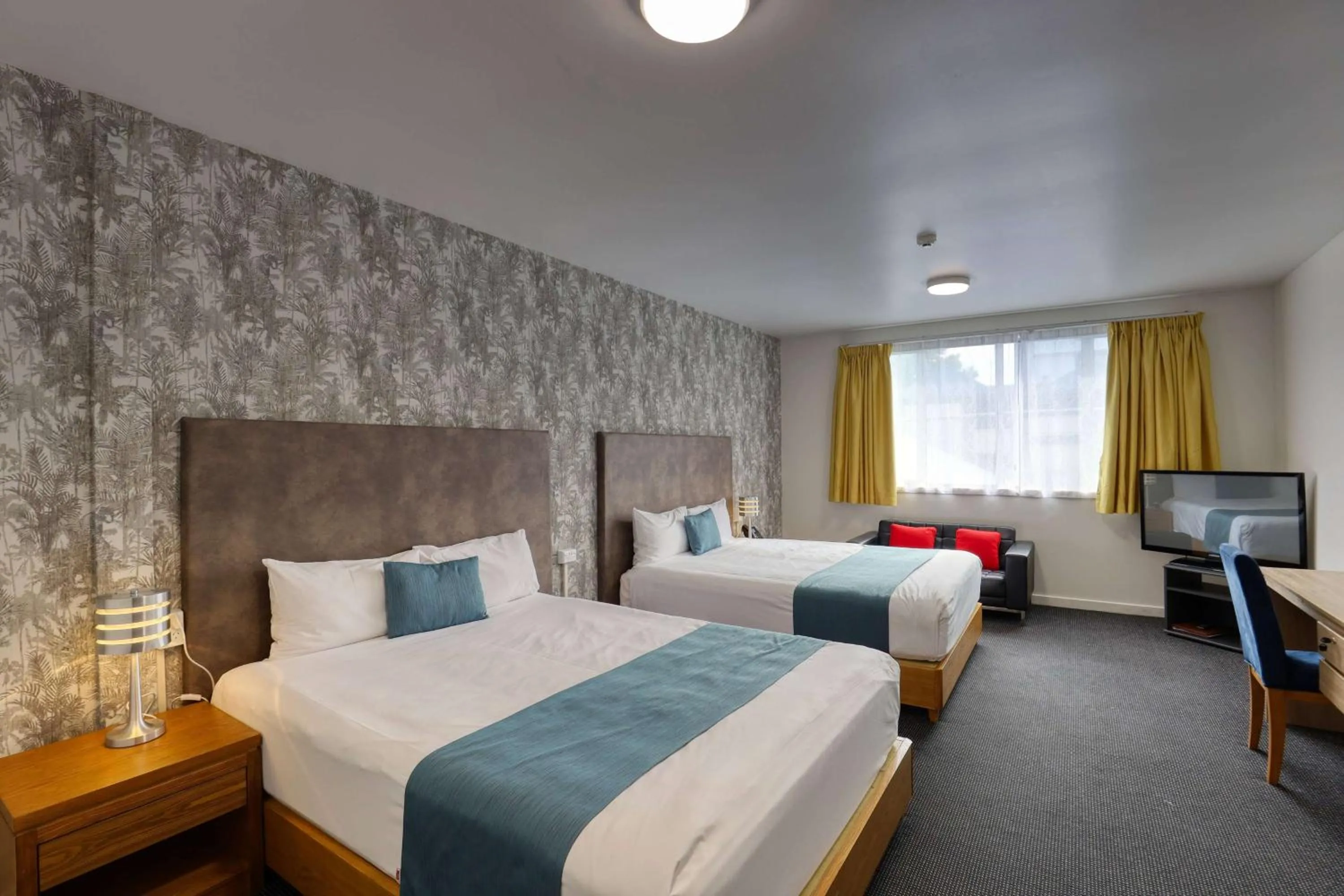 Photo of the whole room, Bed in Ramada by Wyndham, Hamilton City Center