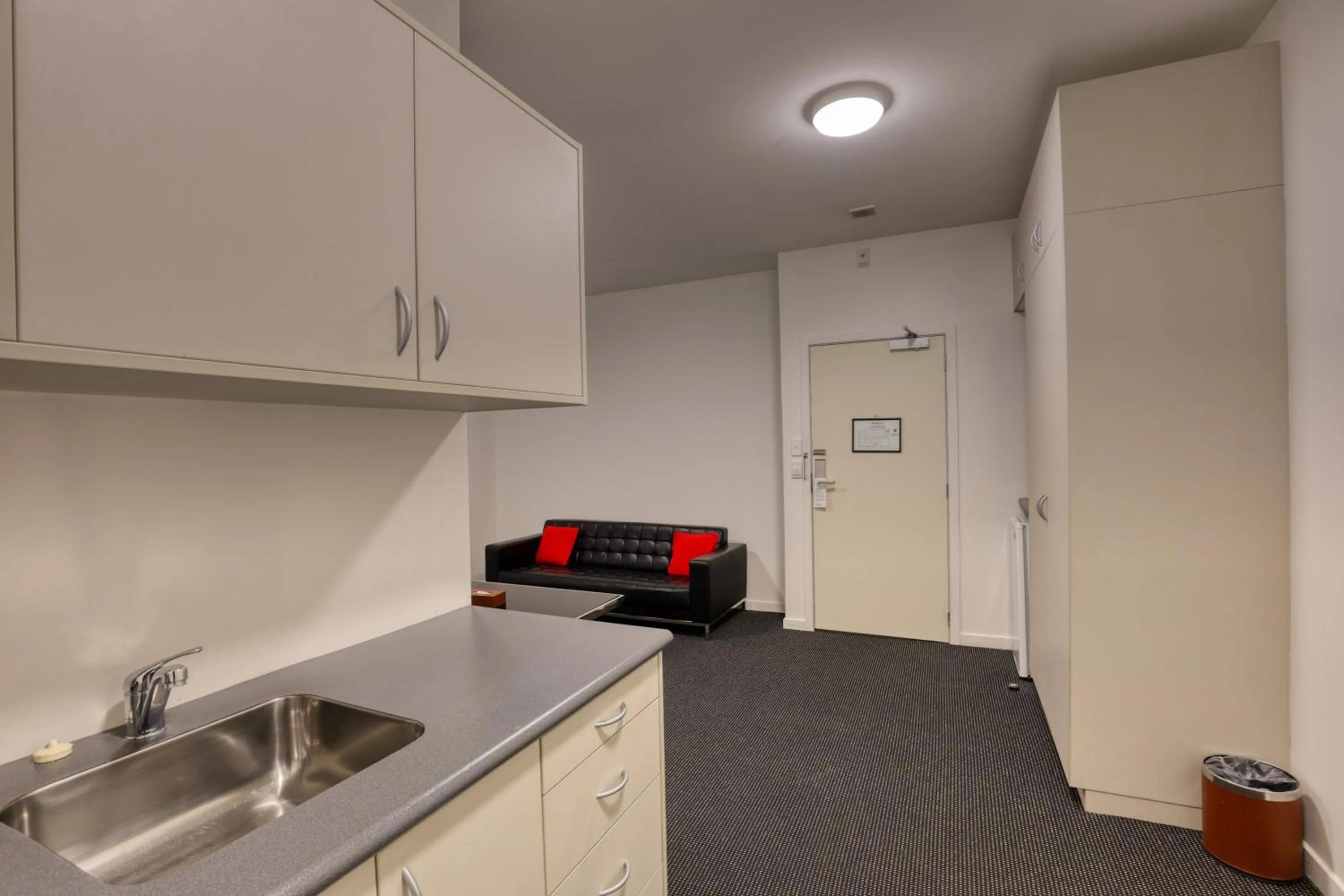 Kitchen or kitchenette in Ramada by Wyndham, Hamilton City Center