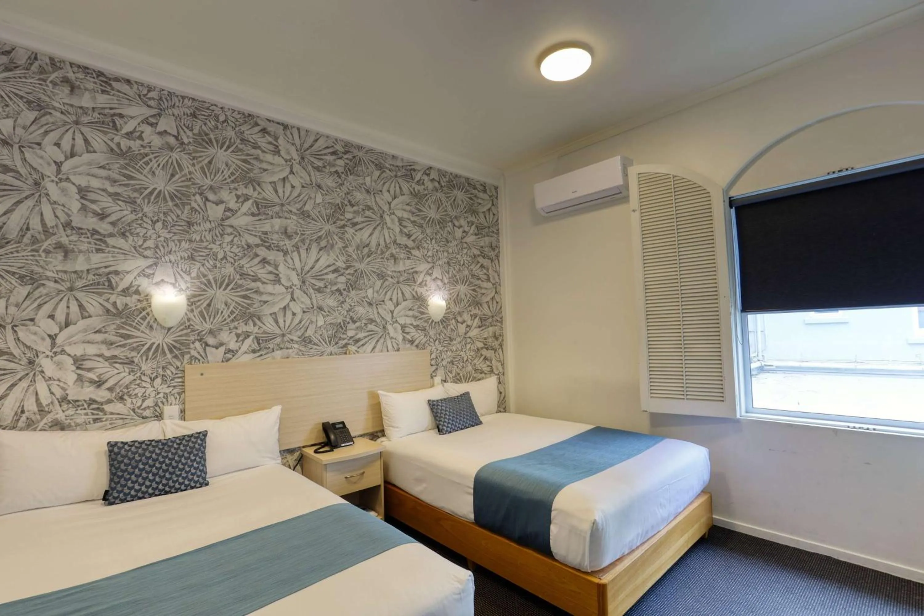 Photo of the whole room, Bed in Ramada by Wyndham, Hamilton City Center