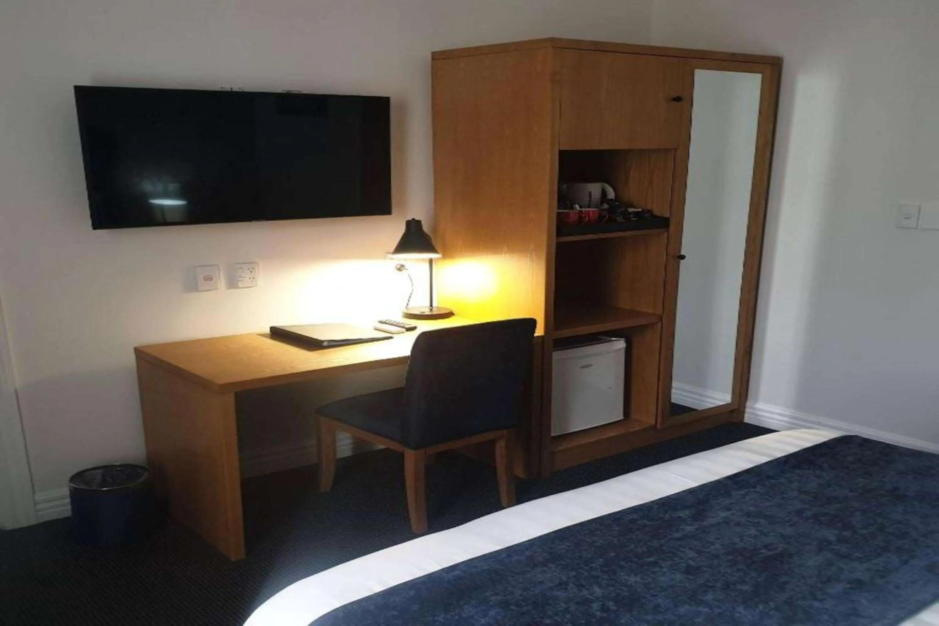 Photo of the whole room, Bed in Ramada by Wyndham, Hamilton City Center