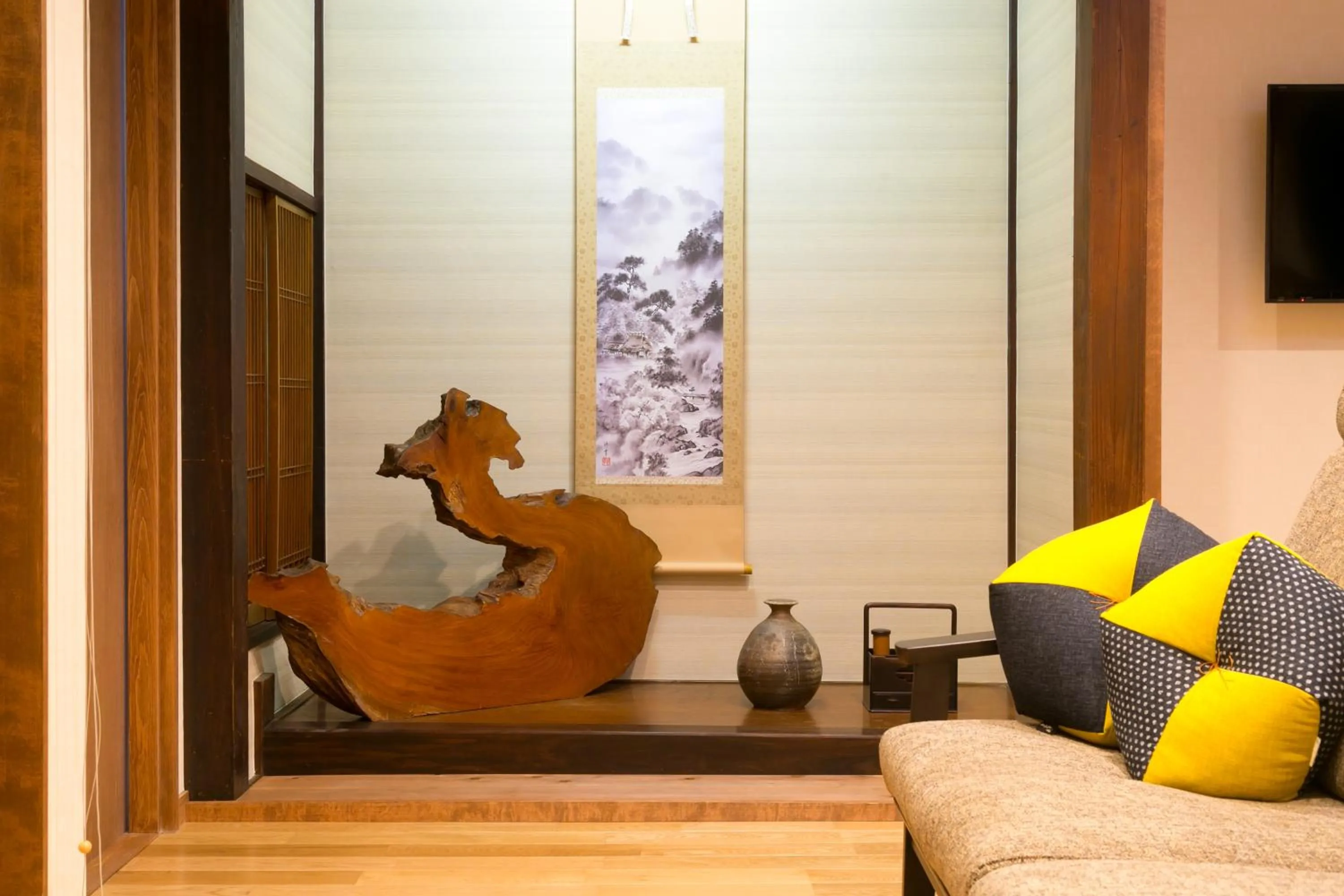 Decorative detail in Kyotoya Tsukinoyu Kukai