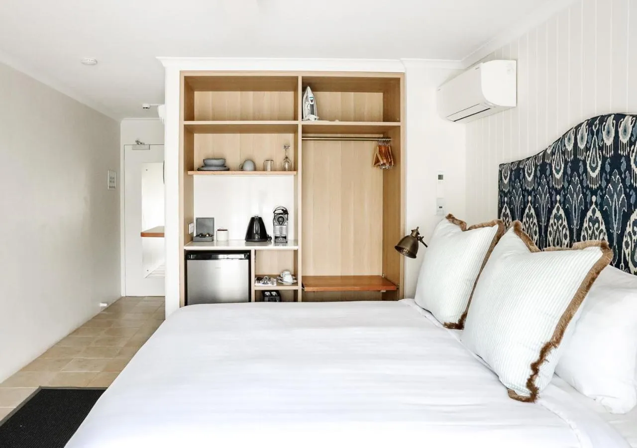 Bedroom, Bed in The Lord Byron