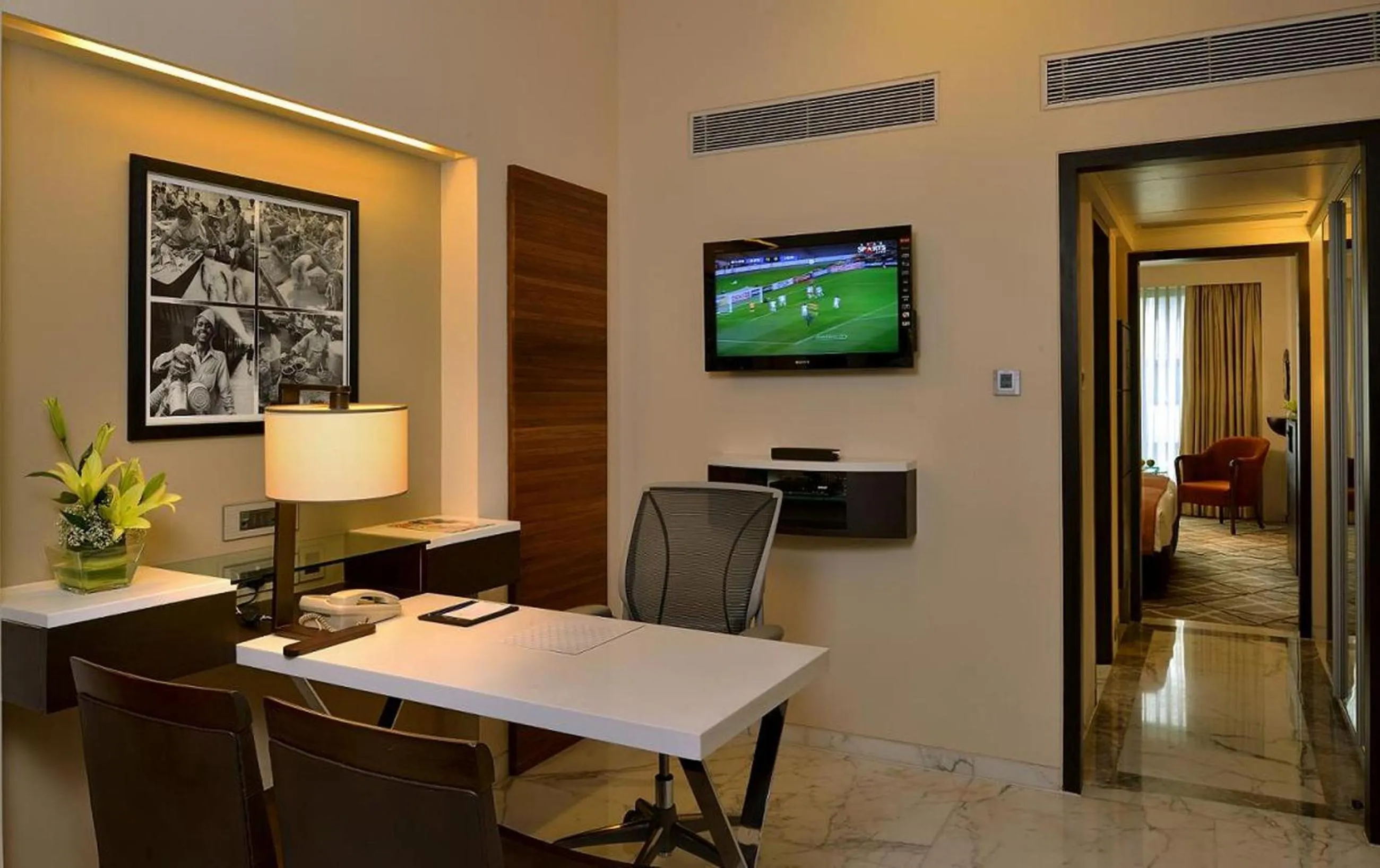 TV and multimedia in Hotel Marine Plaza