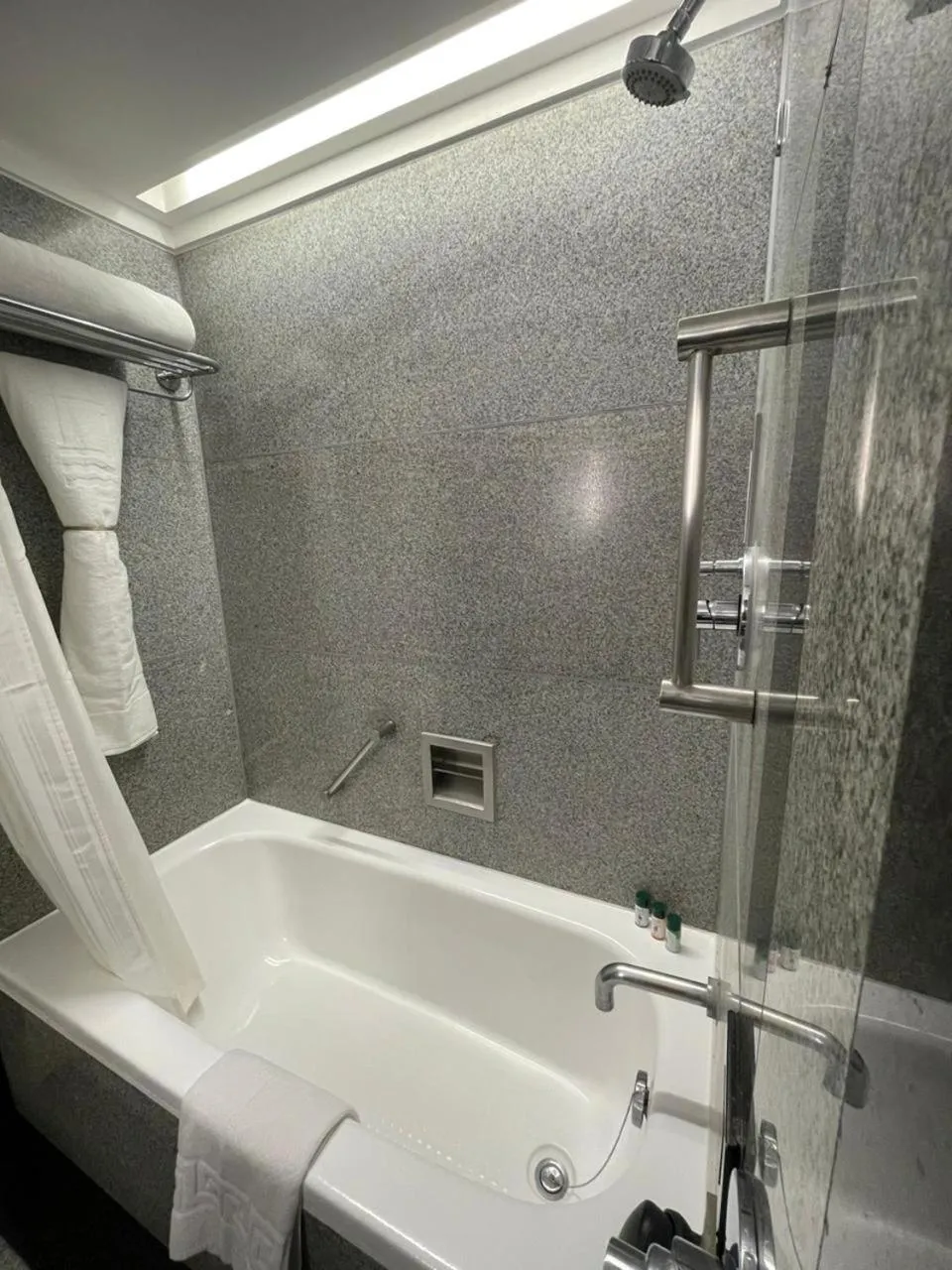 Bathroom in Hotel Marine Plaza