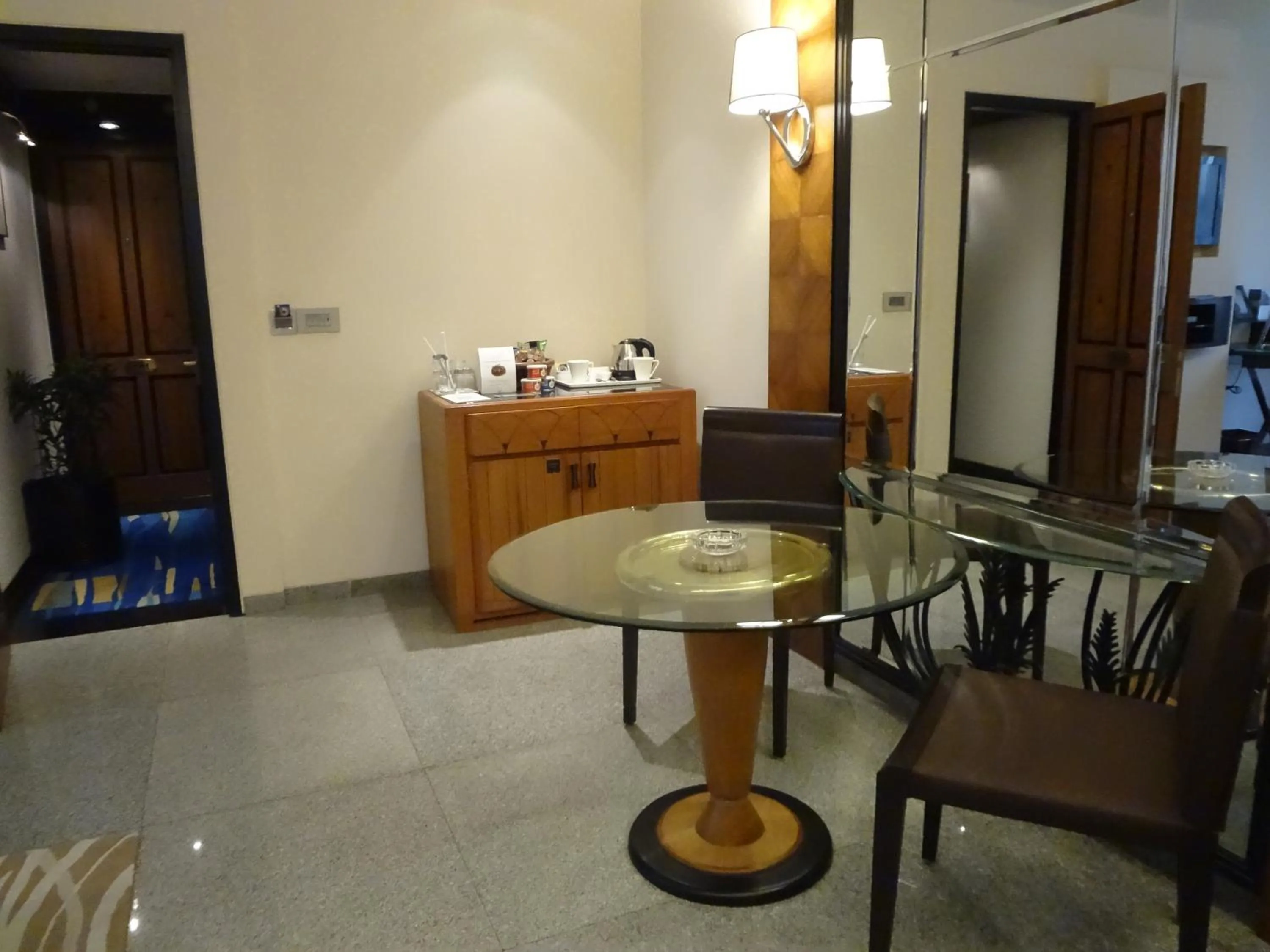 Dining area in Hotel Marine Plaza