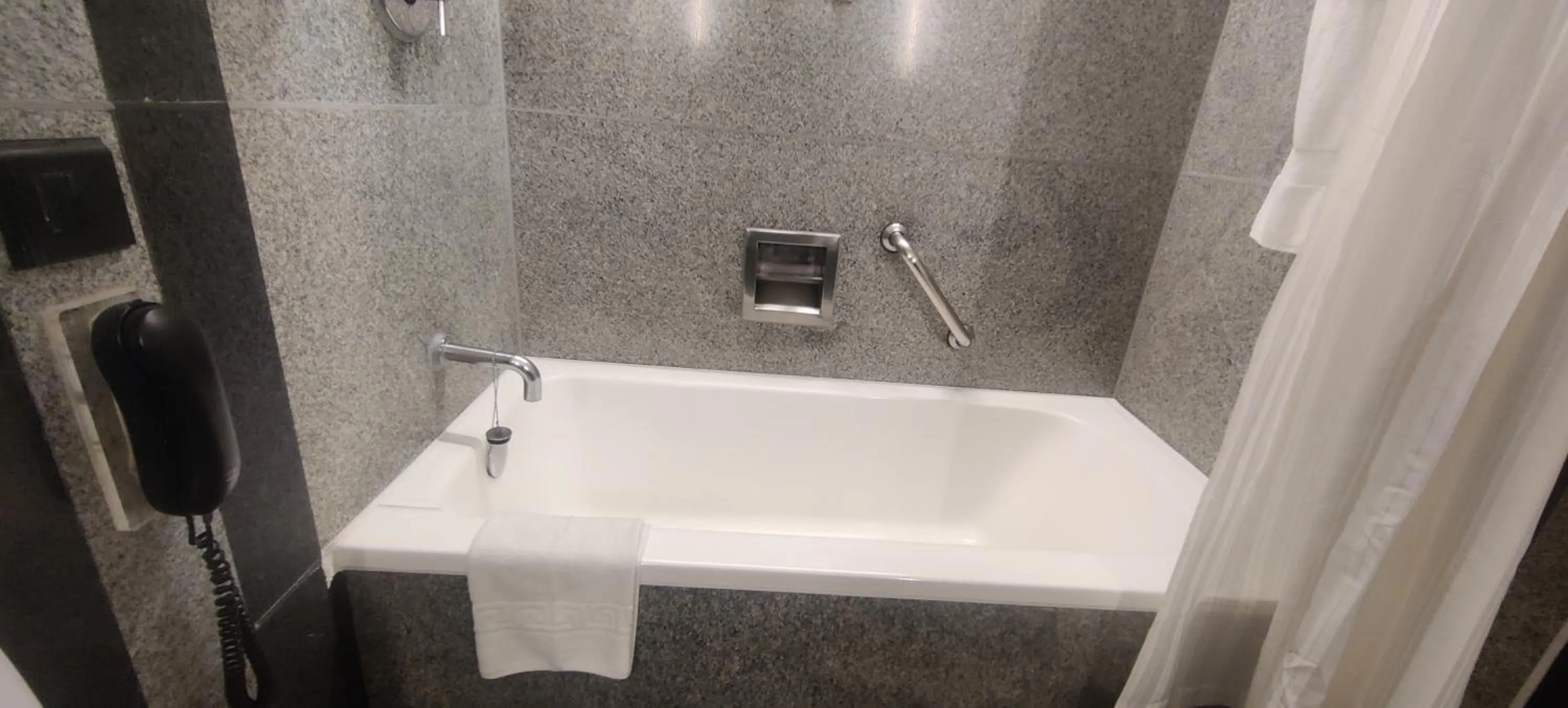 Bathroom in Hotel Marine Plaza