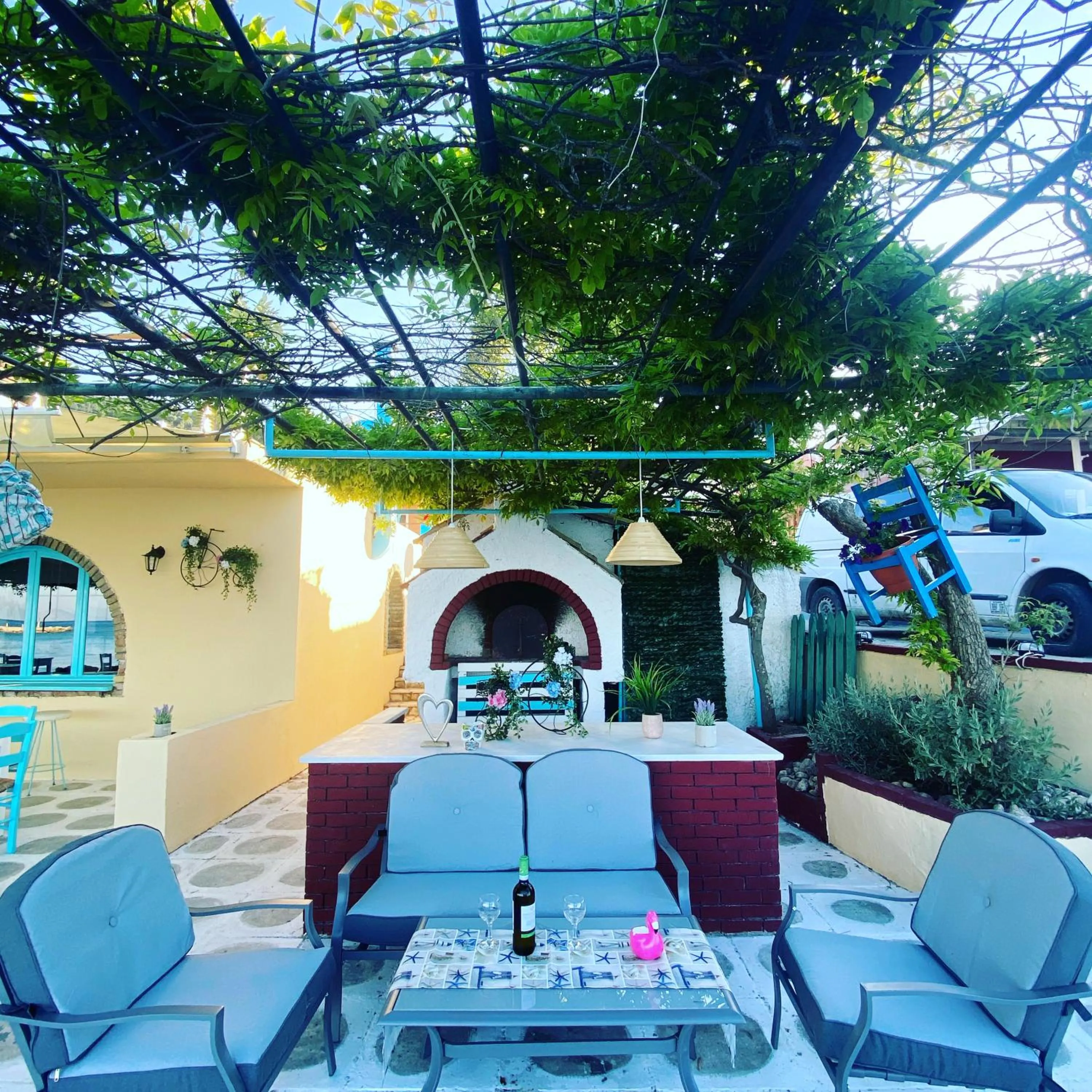 Restaurant/places to eat in Avra Budget Beach Rooms