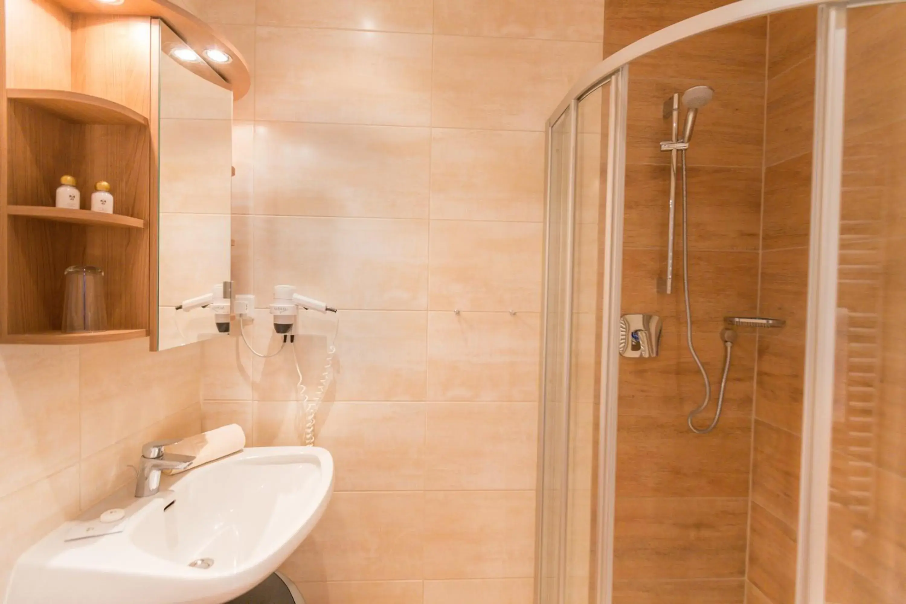 Single Room in Appartement- und Wellnesshotel Charlotte - 3 Sterne Superior Single Room in Appartement- und Wellnesshotel Charlotte - 3 Sterne Superior