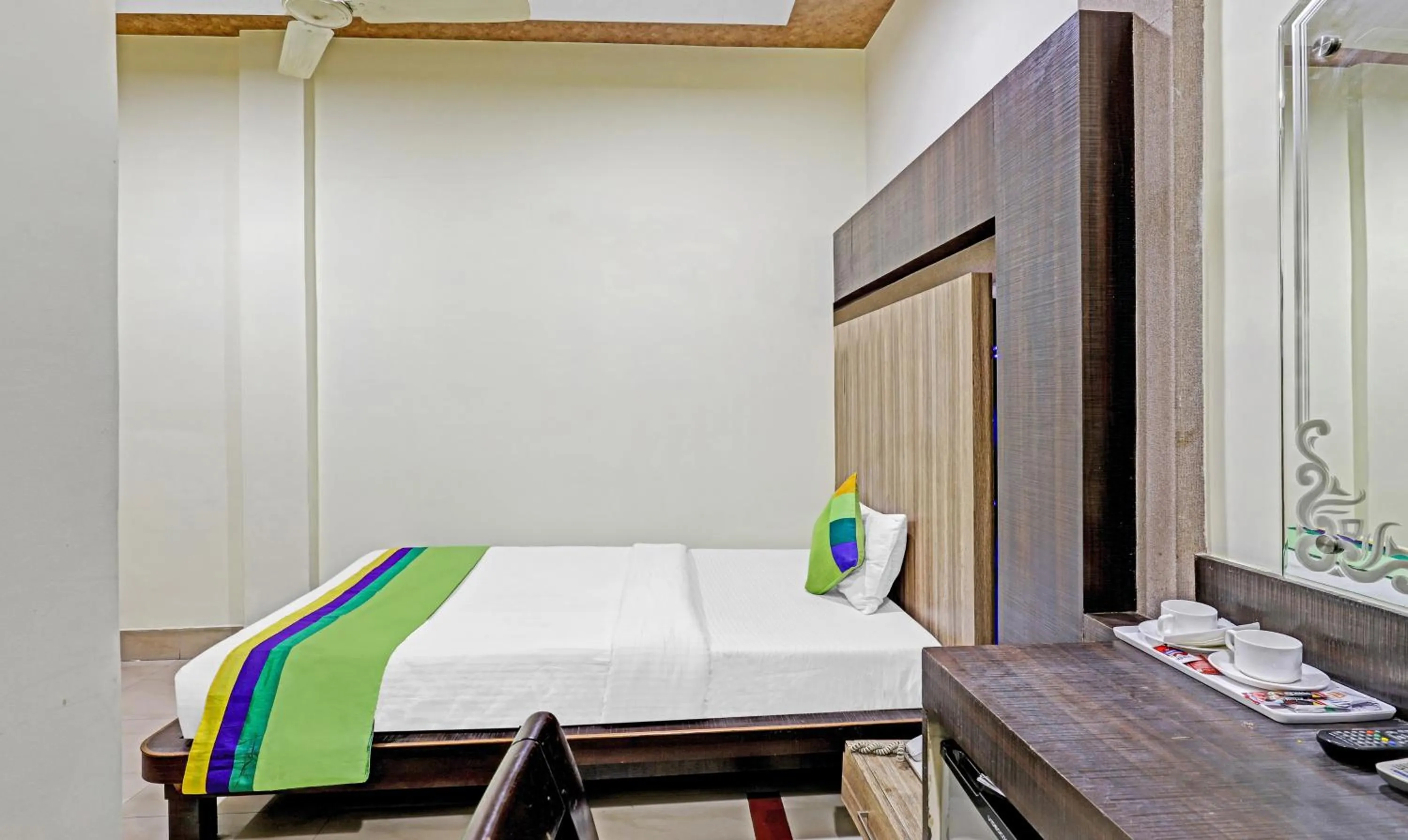 Bedroom, Bed in Treebo Apollo