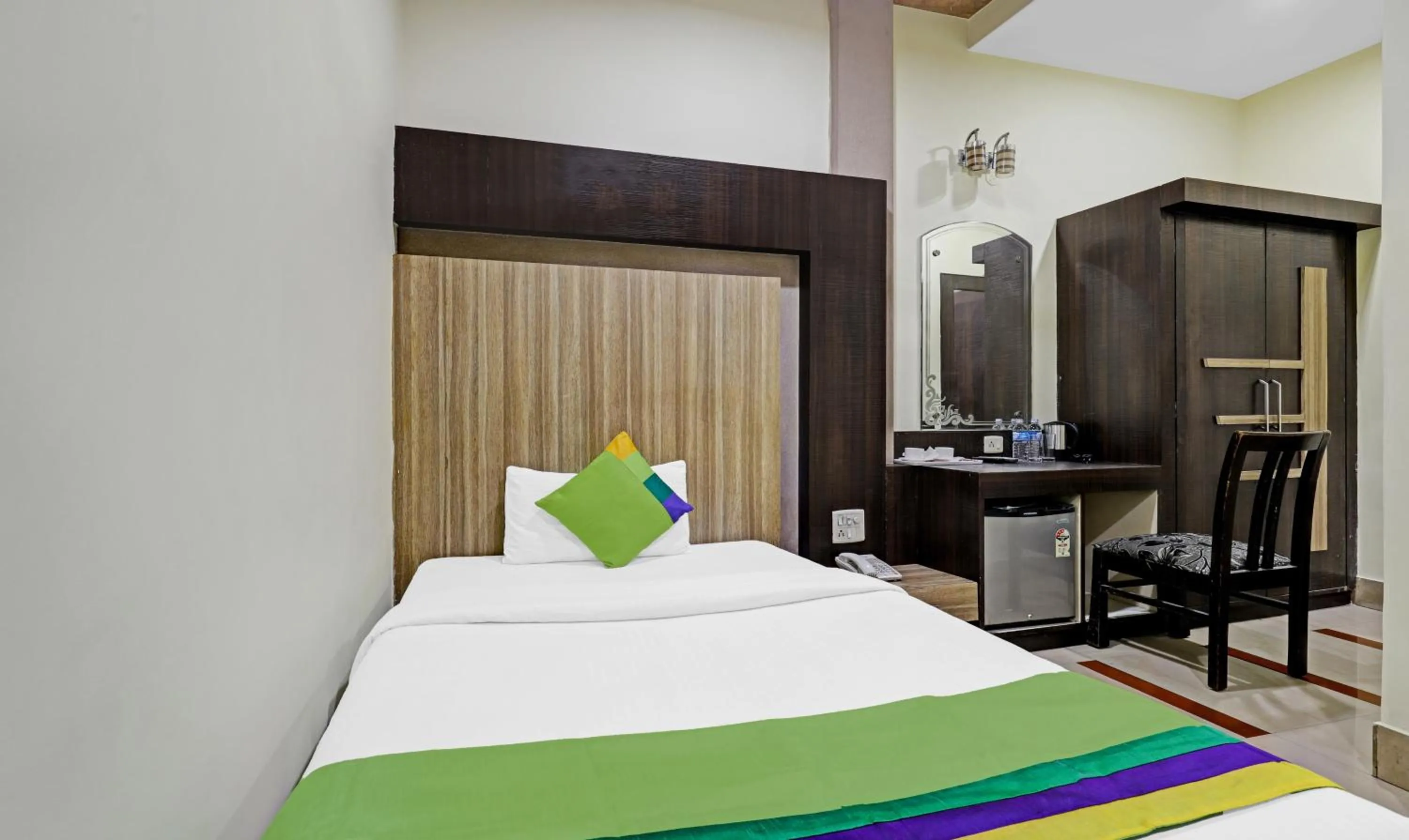 Bedroom, Bed in Treebo Apollo