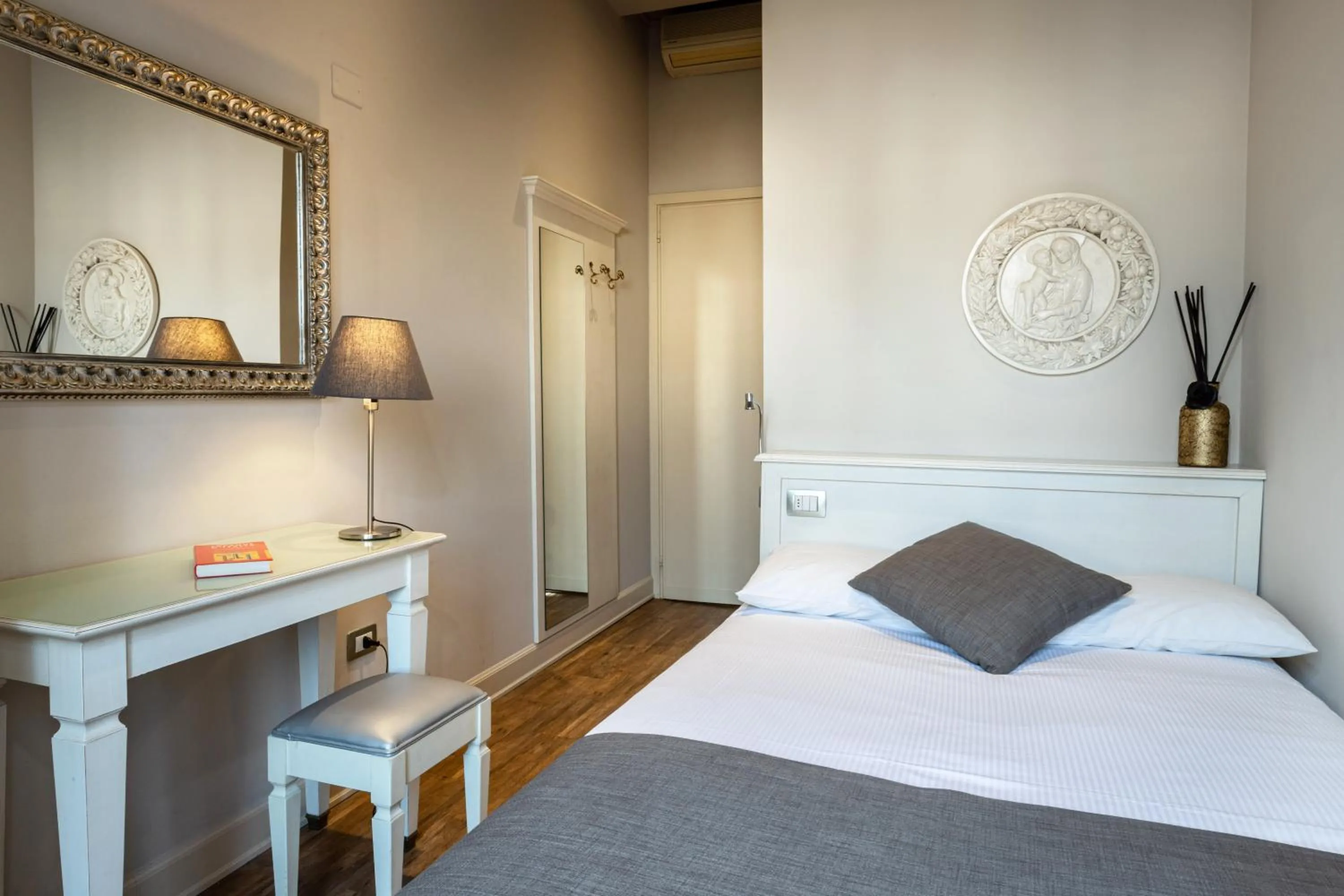 Photo of the whole room in Hotel Marconi