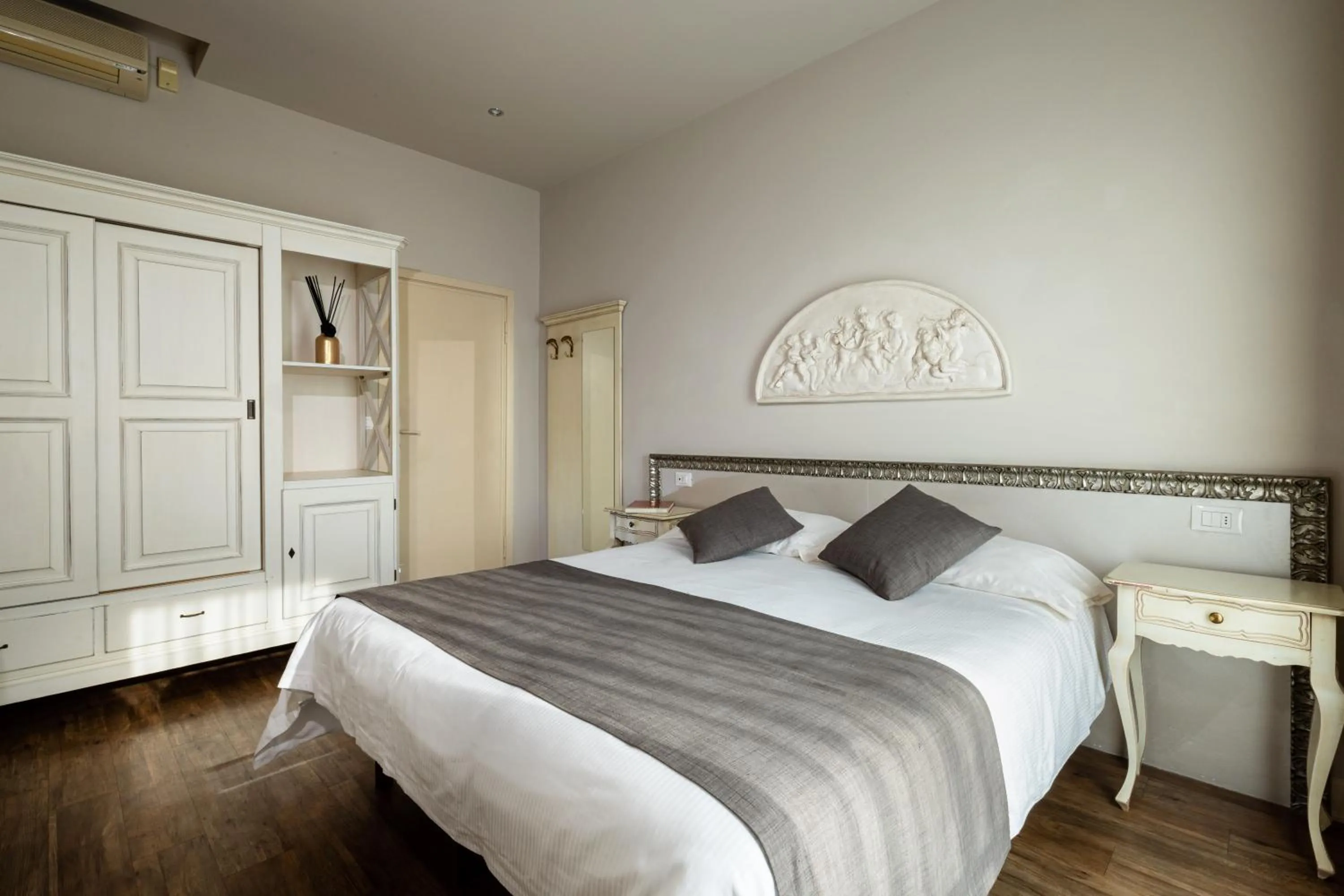 Photo of the whole room in Hotel Marconi