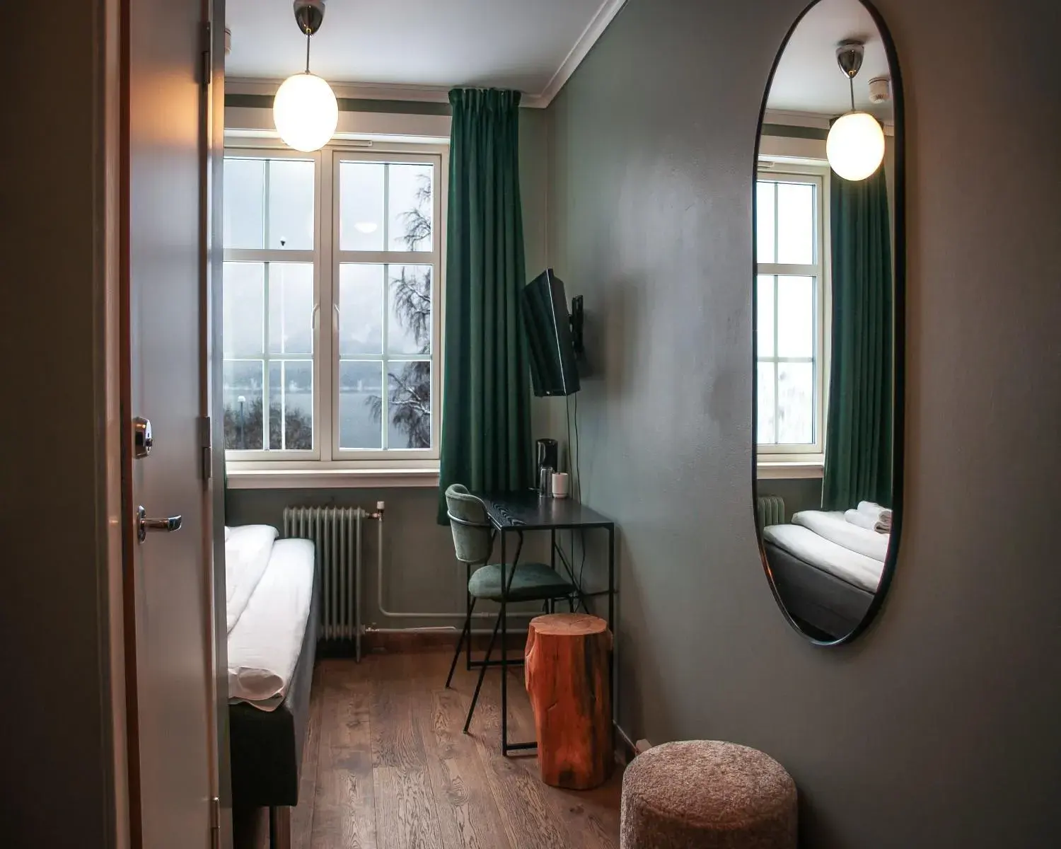 Petite Double Room in Trolltunga Hotel Petite Double Room in Trolltunga Hotel