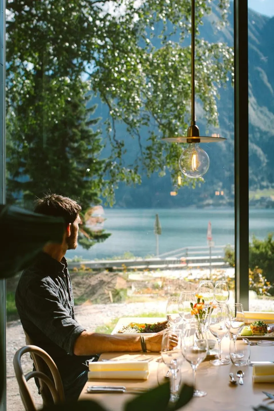 Day in Trolltunga Hotel