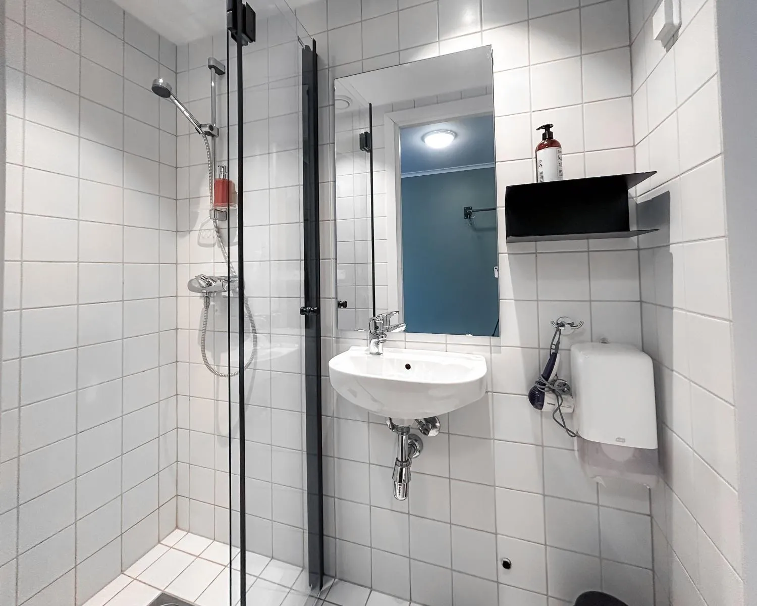 Shower in Trolltunga Hotel