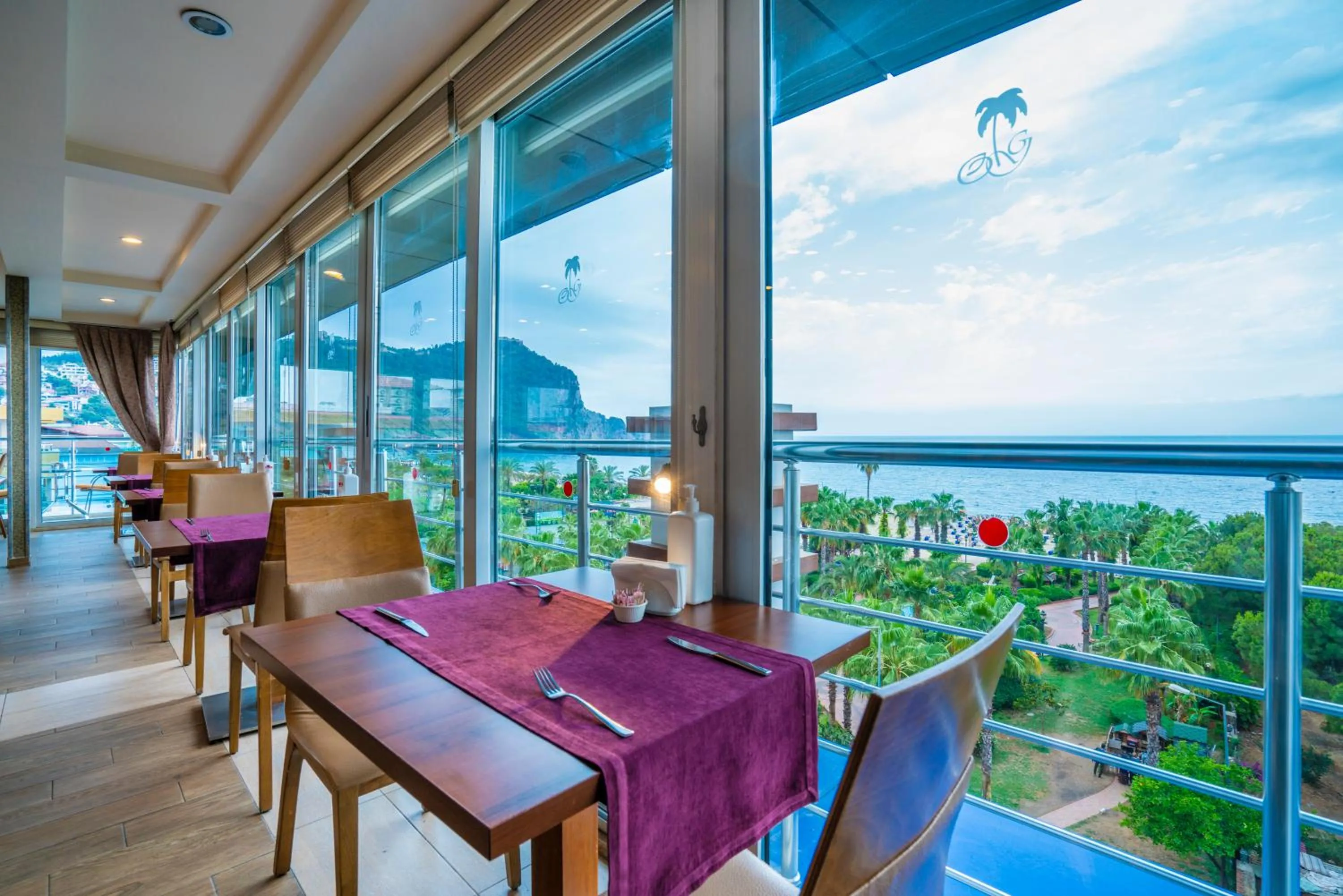 Restaurant/places to eat in Gardenia Hotel