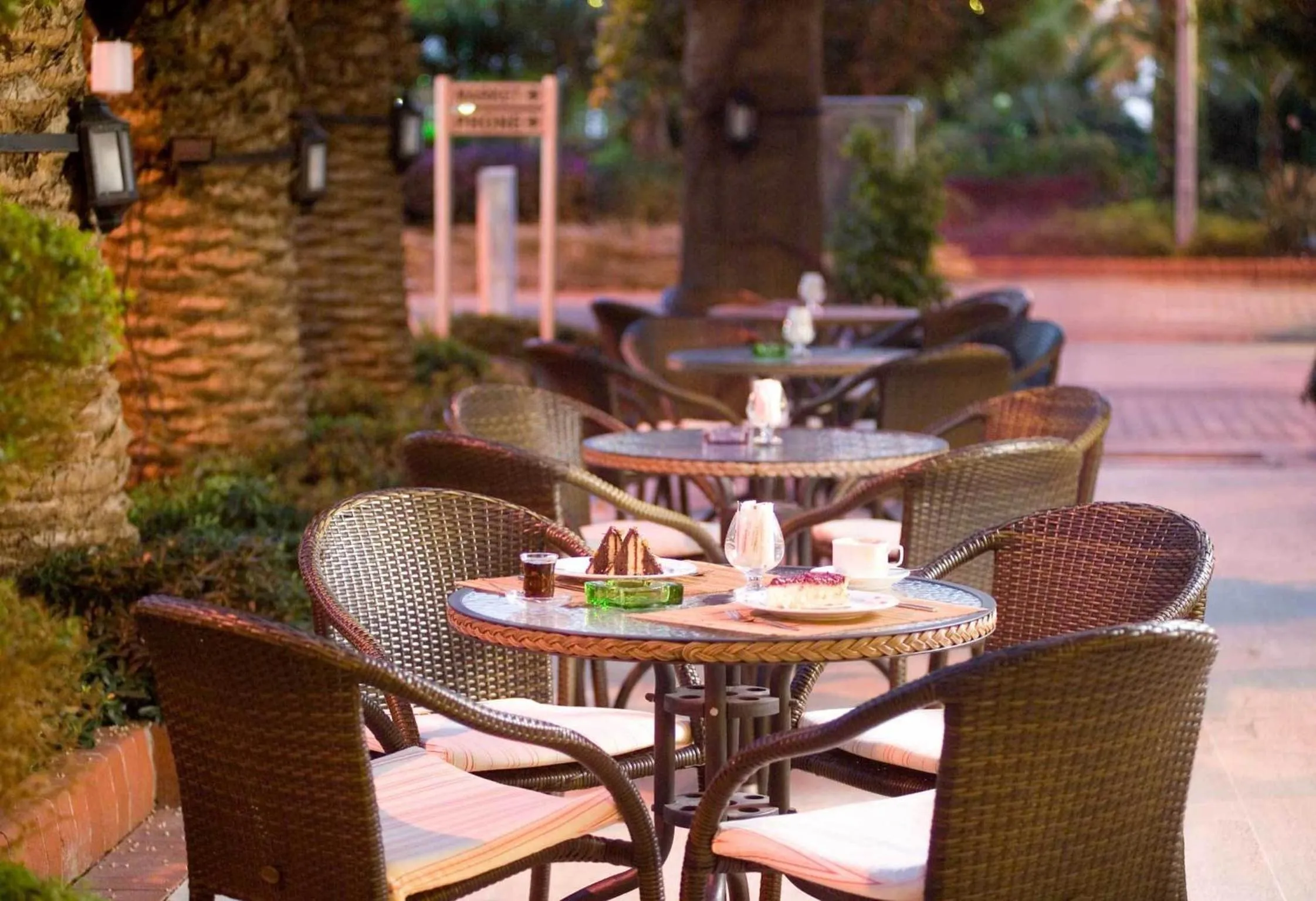 Food and drinks in Gardenia Hotel