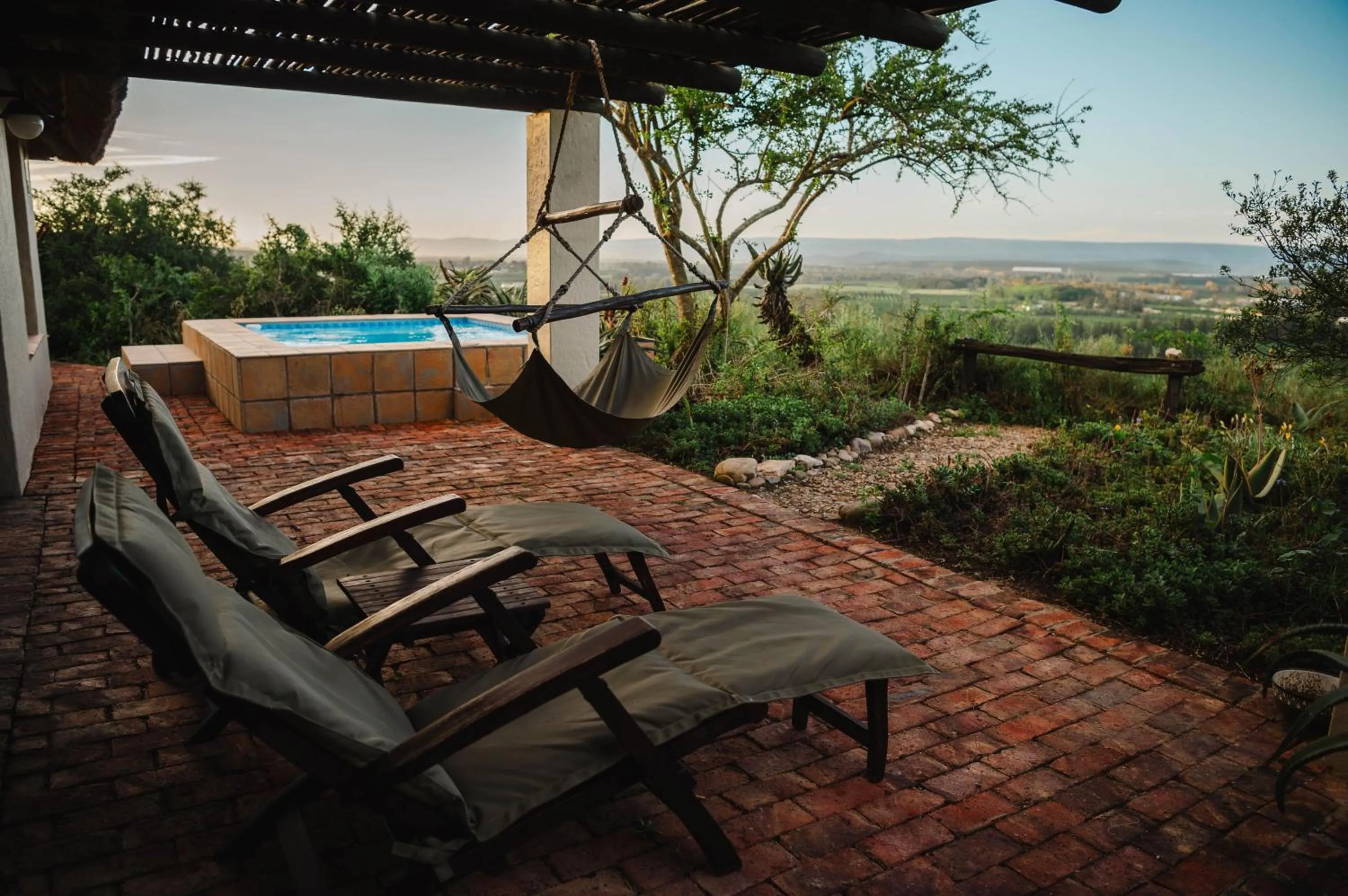 Swimming pool in Hitgeheim Country Lodge
