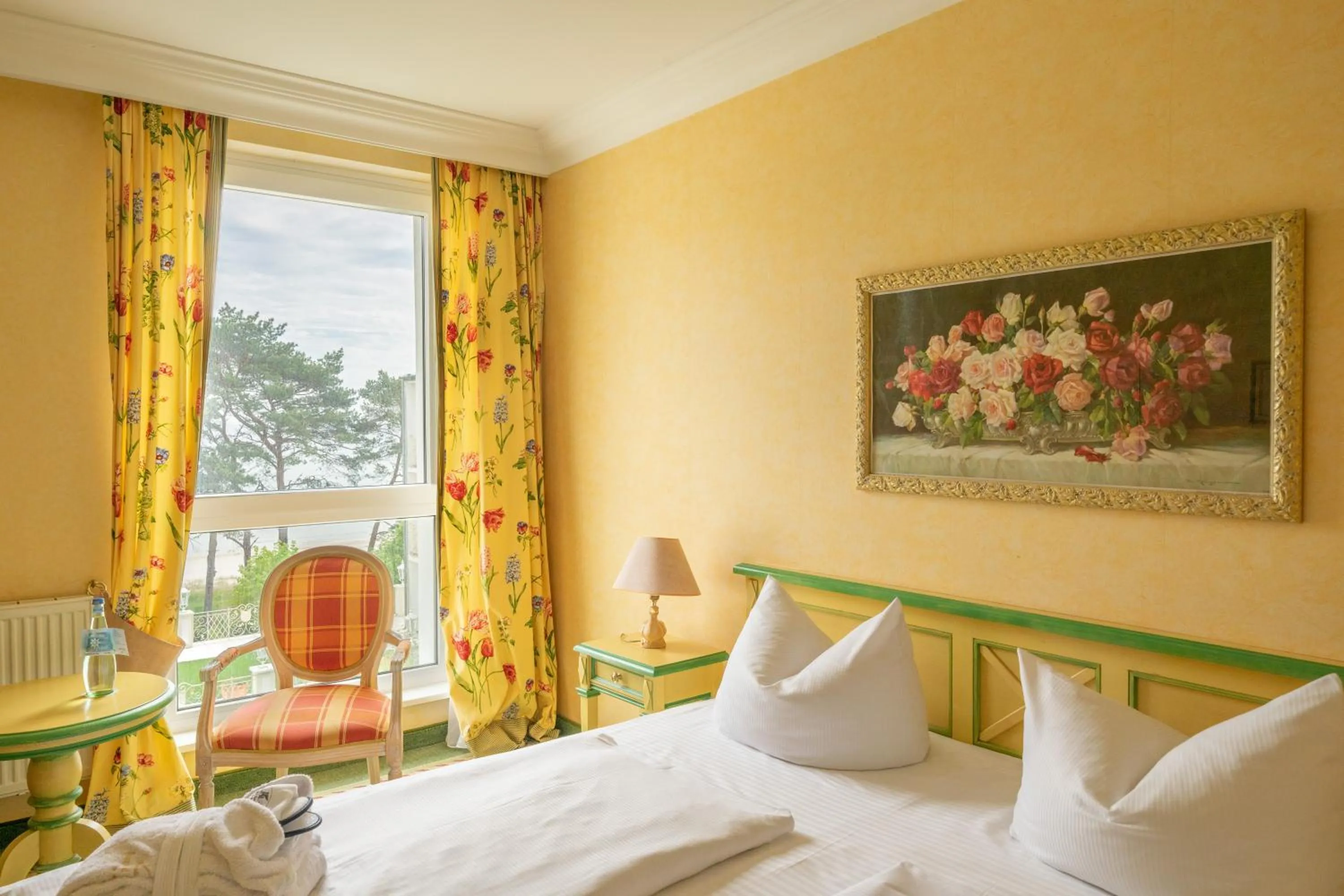 Bed in Rugard Thermal Strandhotel