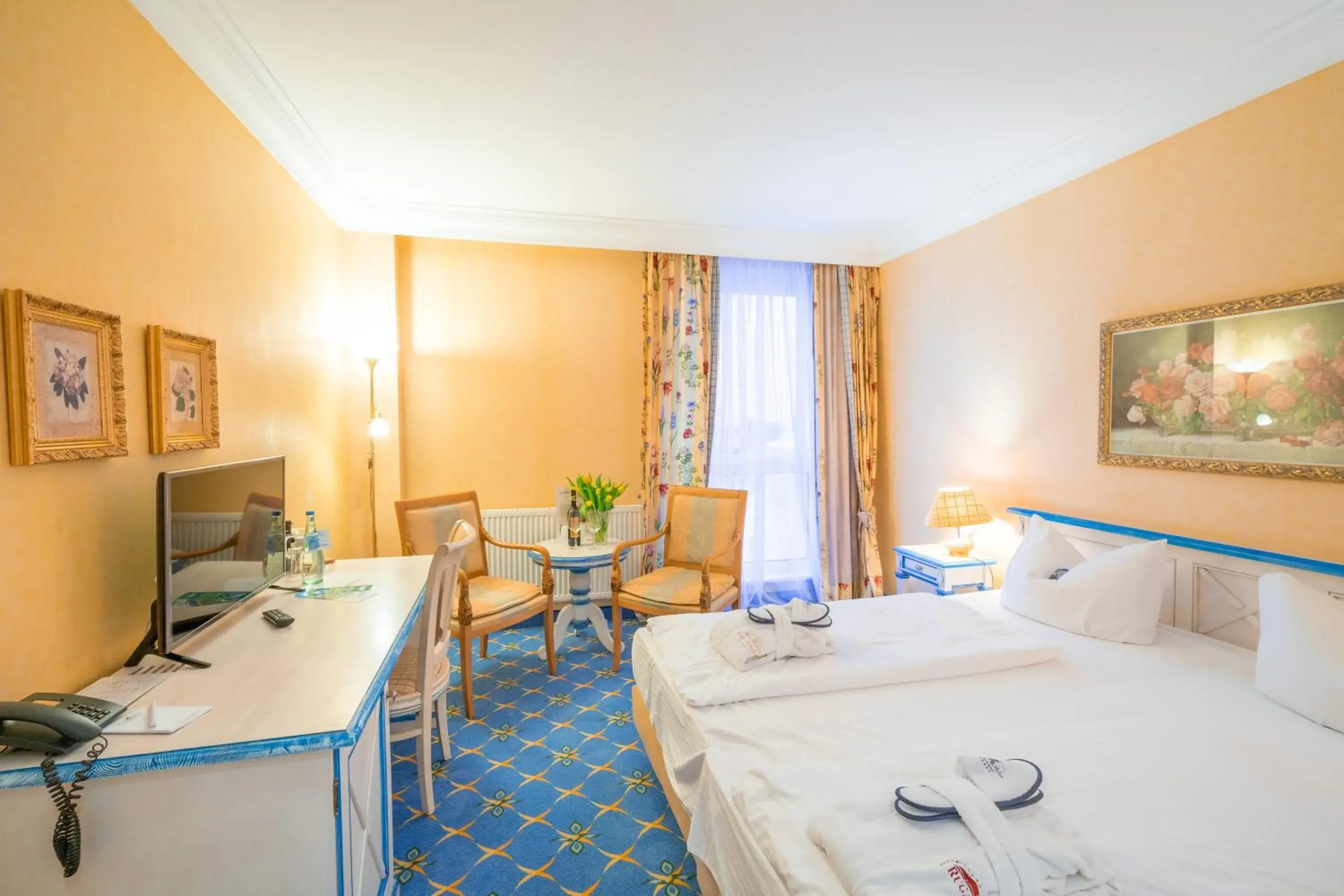 Deluxe Double Room with Side Sea View in Rugard Thermal Strandhotel Deluxe Double Room with Side Sea View in Rugard Thermal Strandhotel