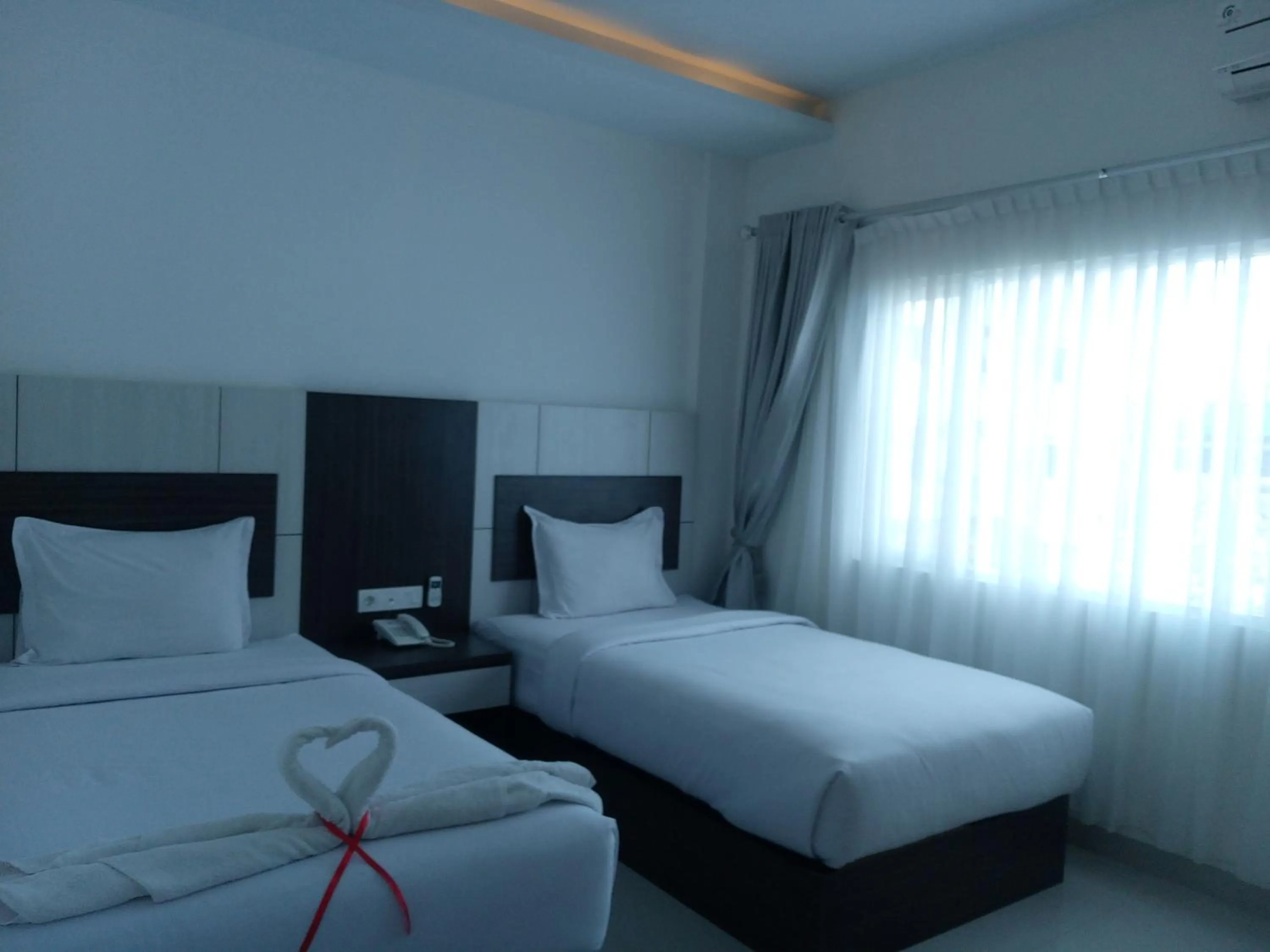 Property building, Bed in Seventeen Hotel