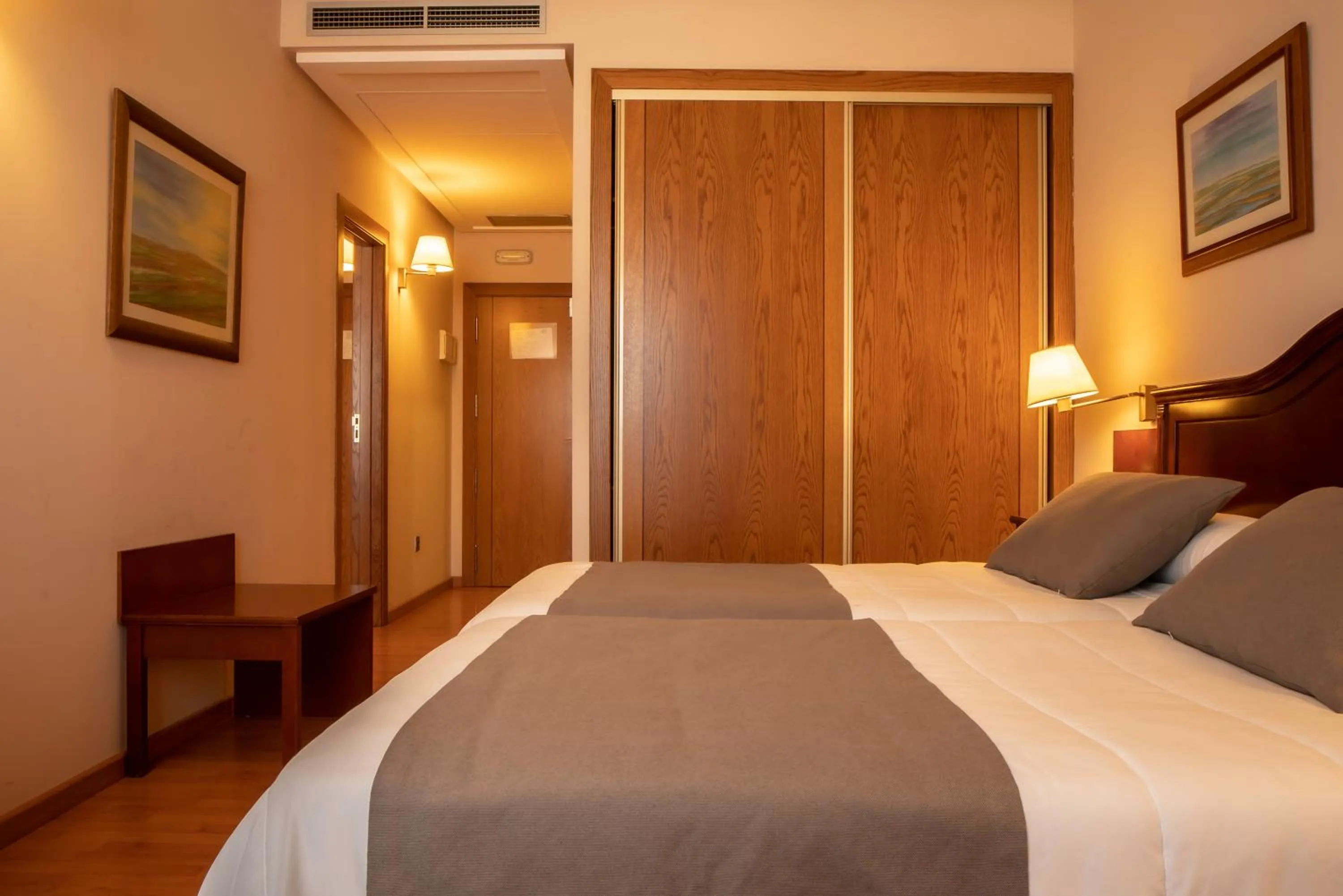 Bedroom, Bed in Hotel Restaurante Emilio