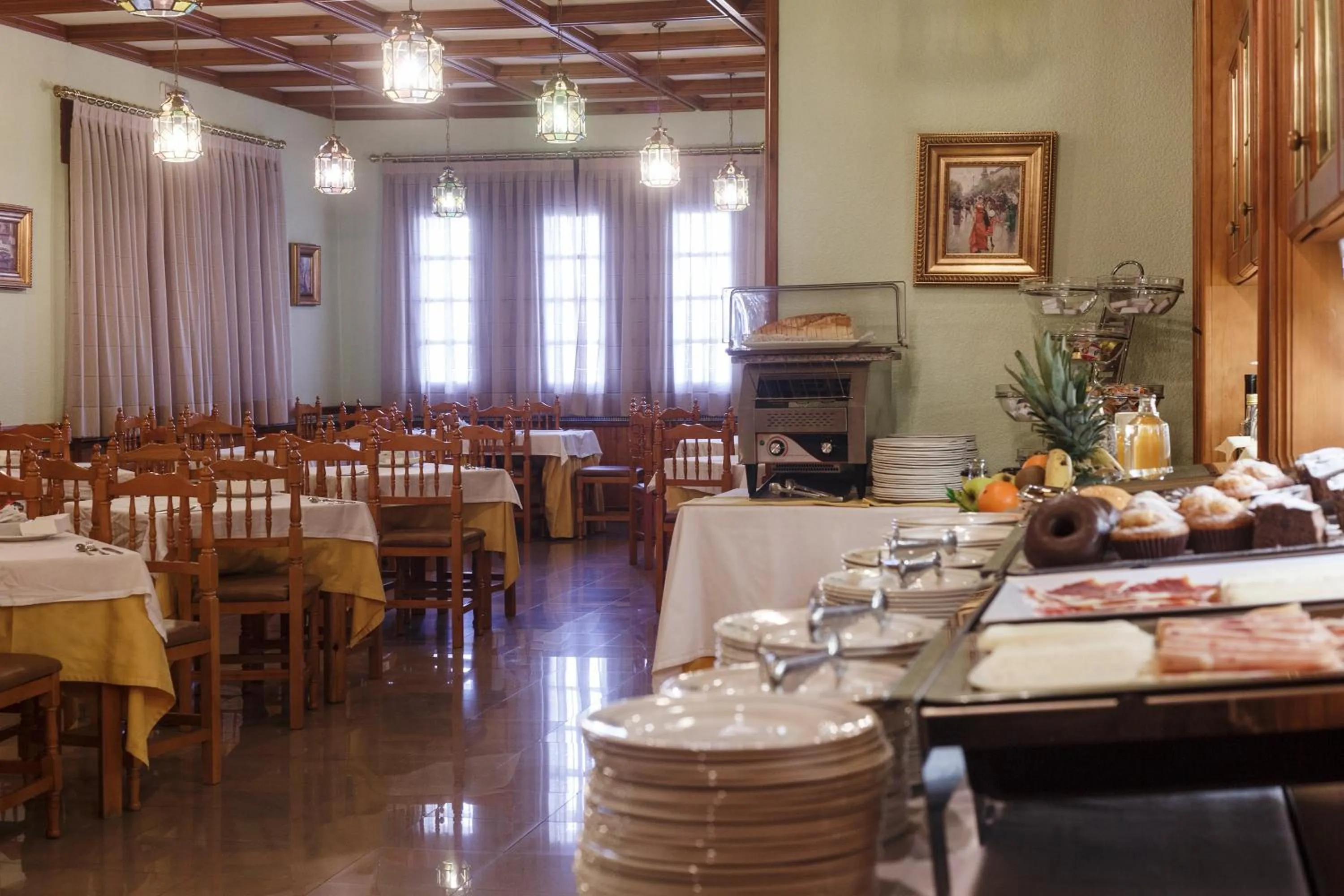 Restaurant/places to eat in Hotel Restaurante Emilio