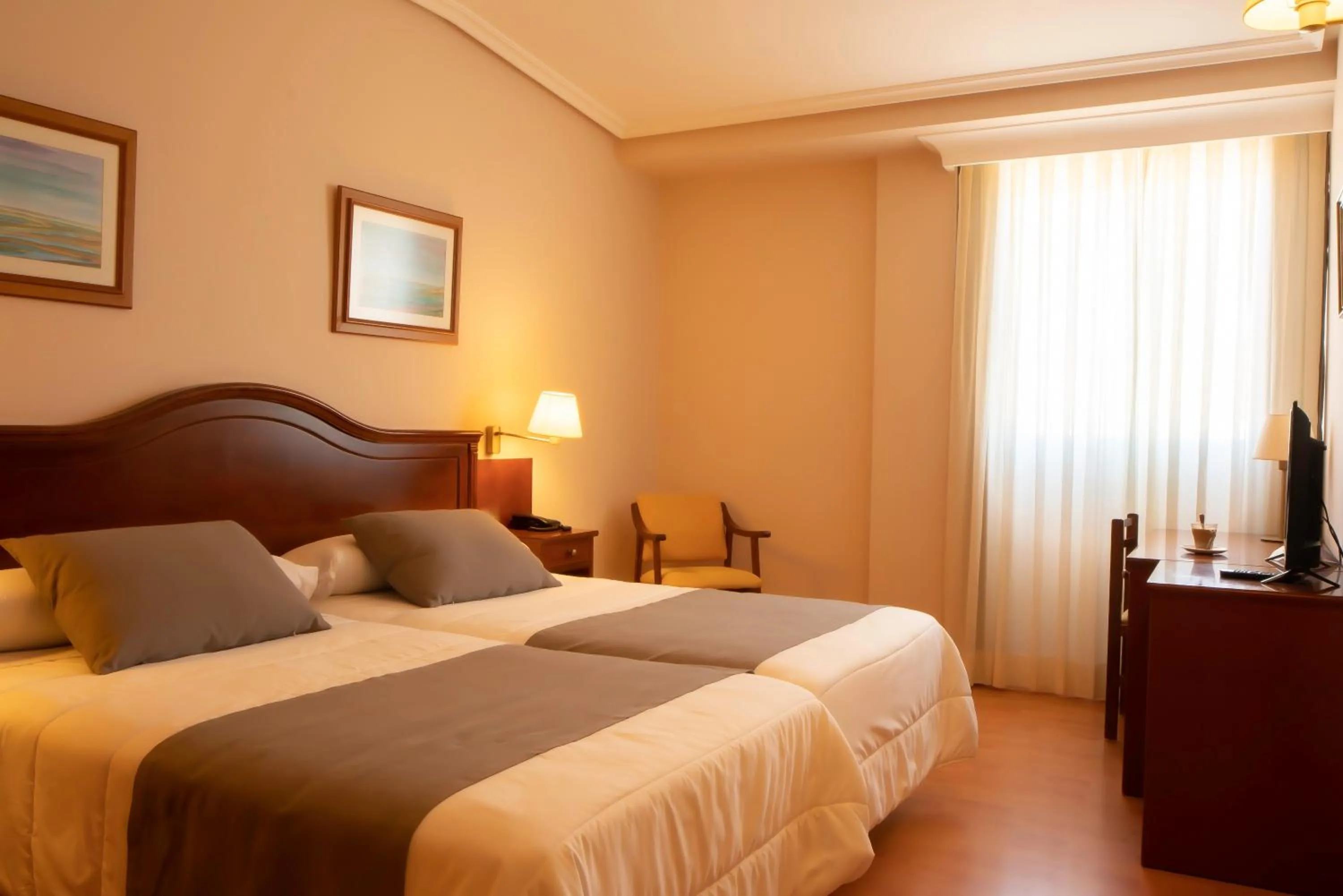 Bedroom, Bed in Hotel Restaurante Emilio