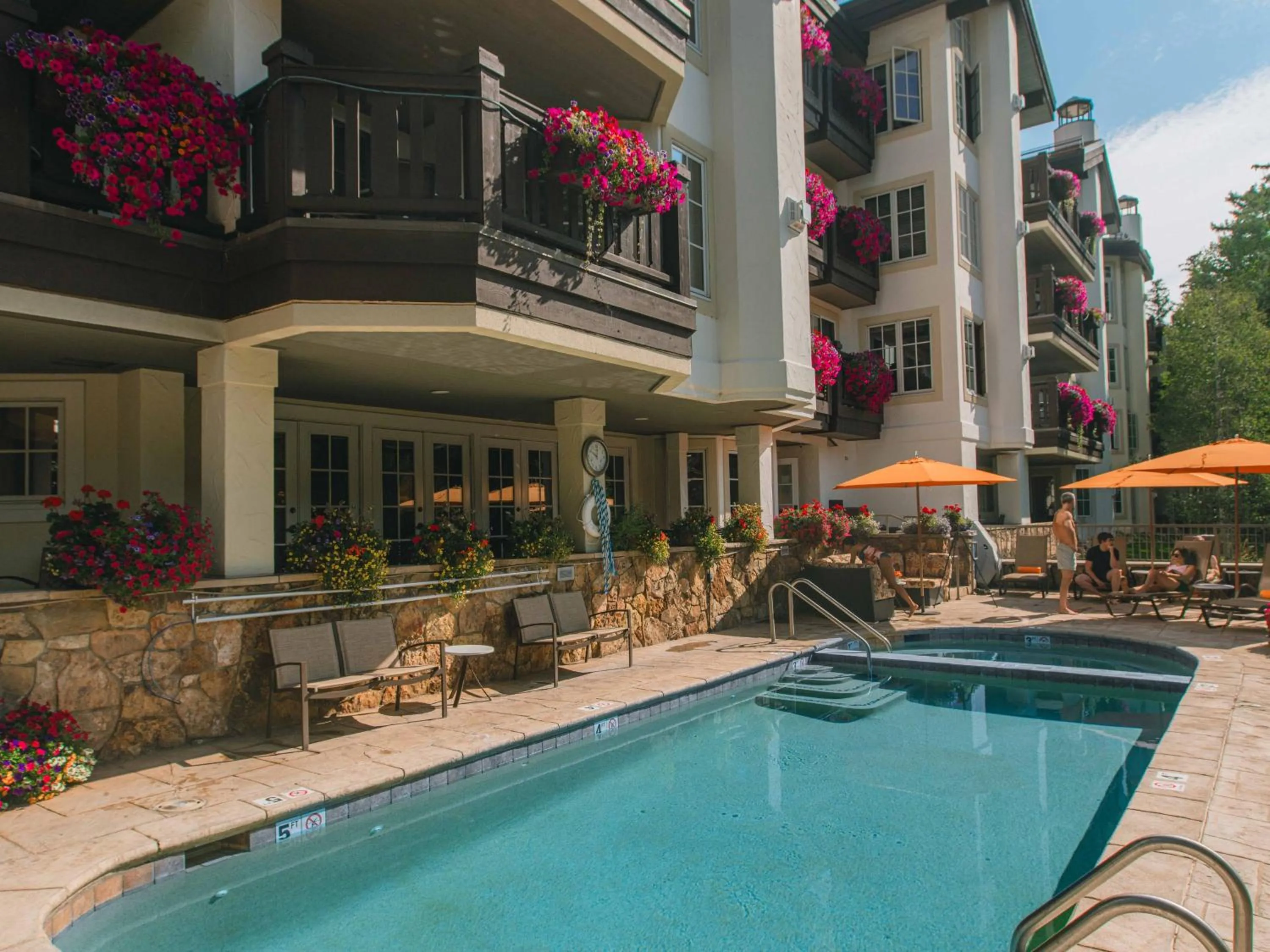 Swimming pool in Austria Haus Hotel