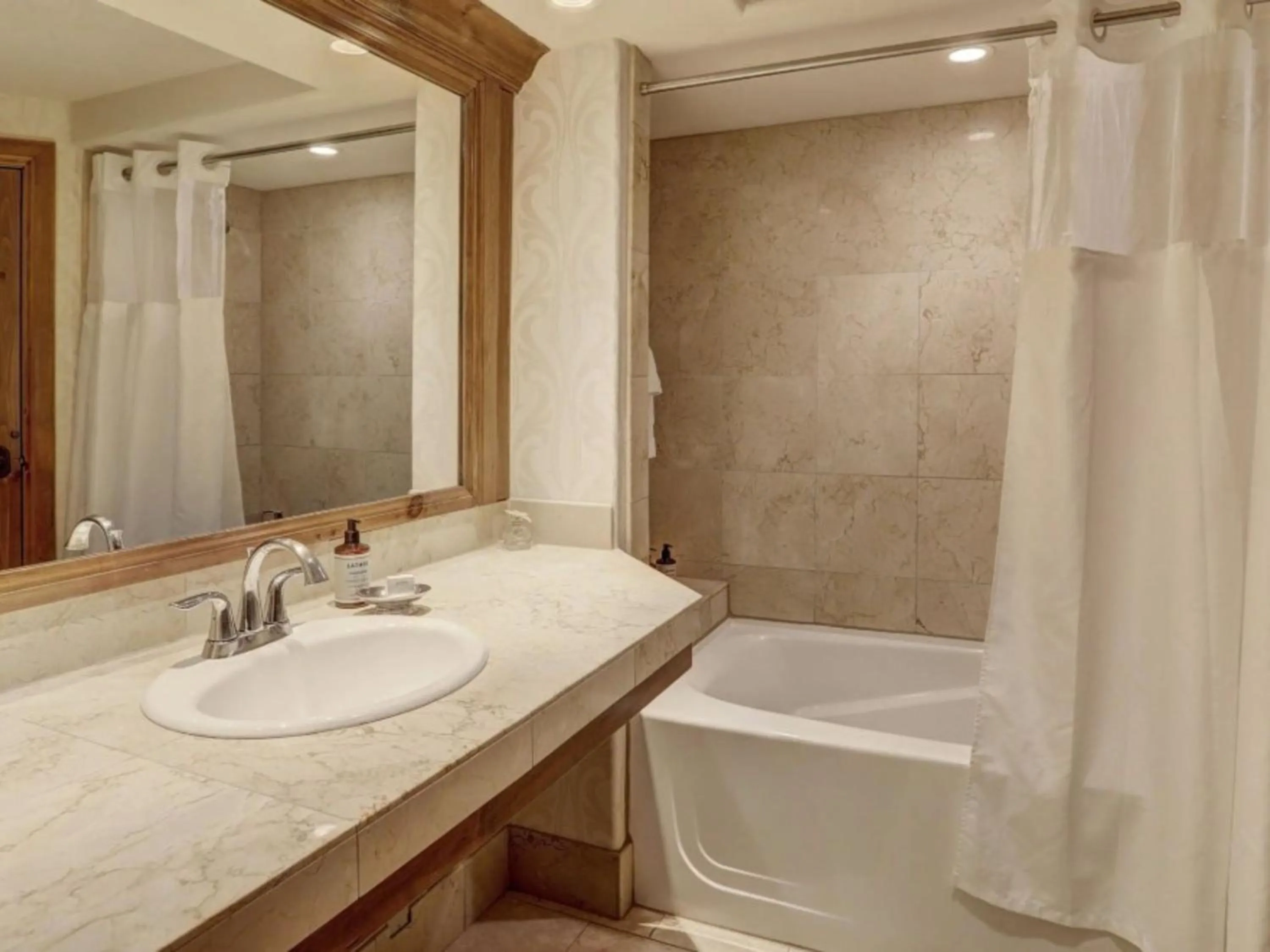 Bathroom in Austria Haus Hotel