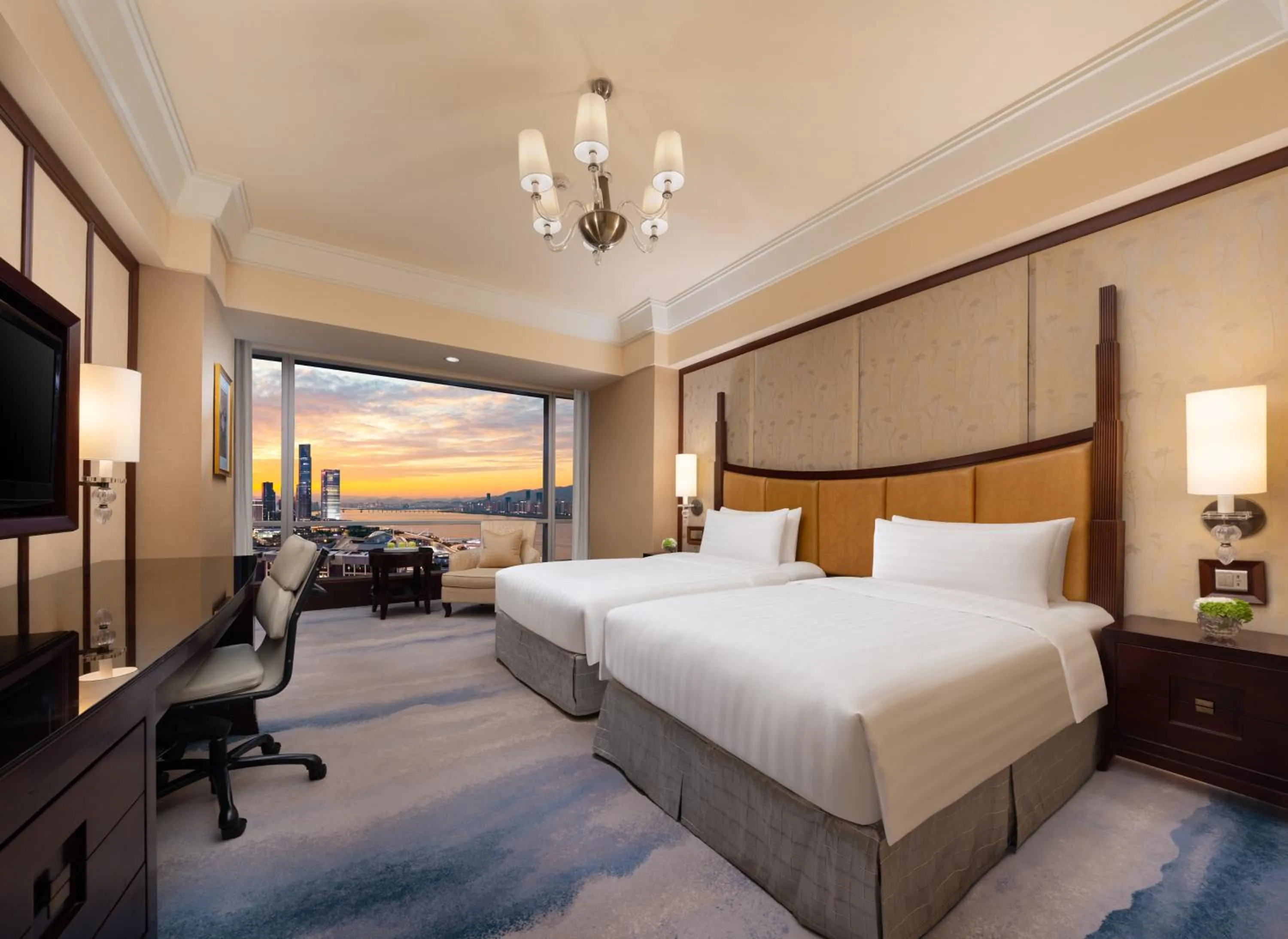 River view, Bed in Shangri-La Wenzhou