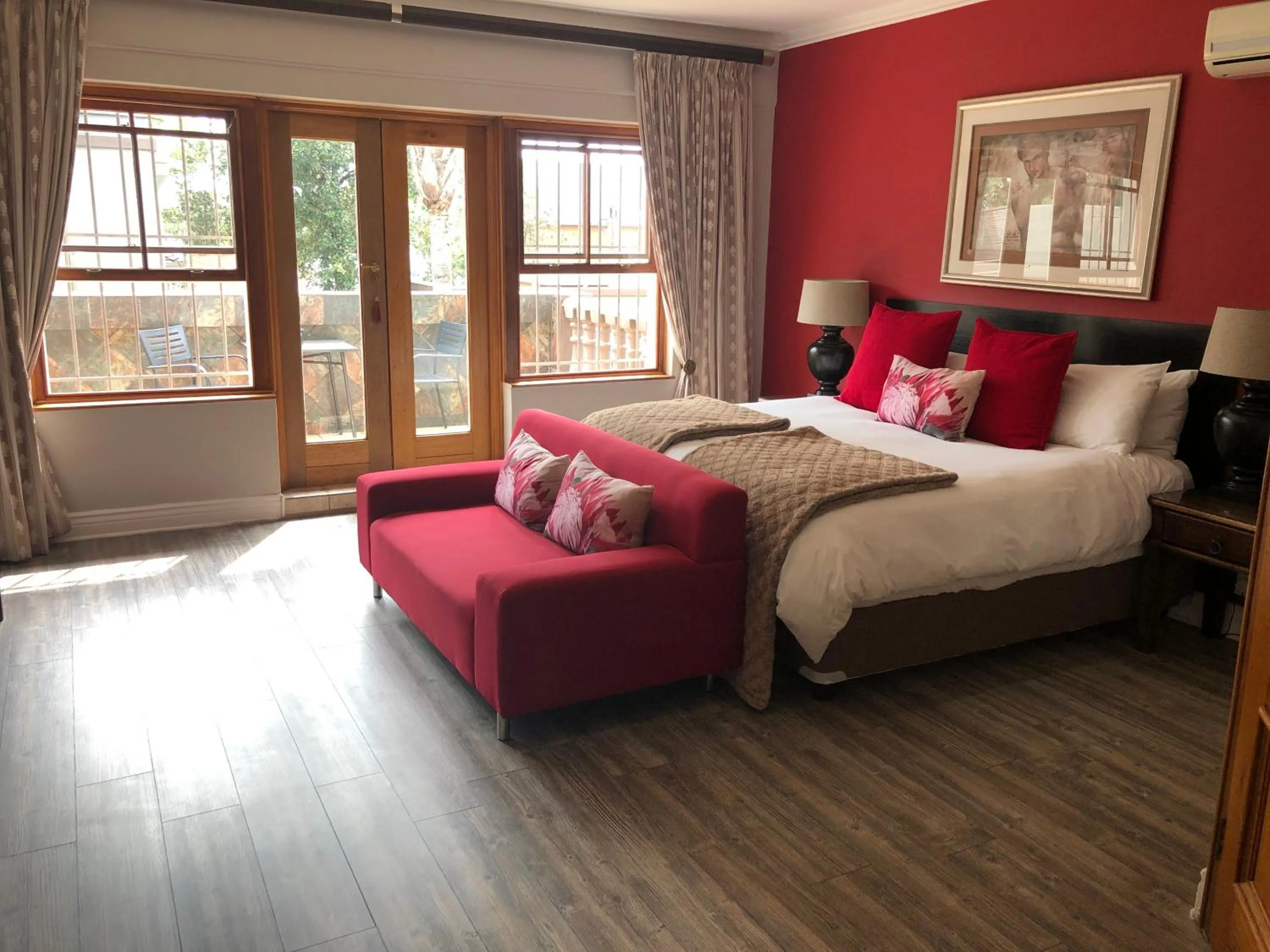 Photo of the whole room, Bed in 314 on Clark Guest House