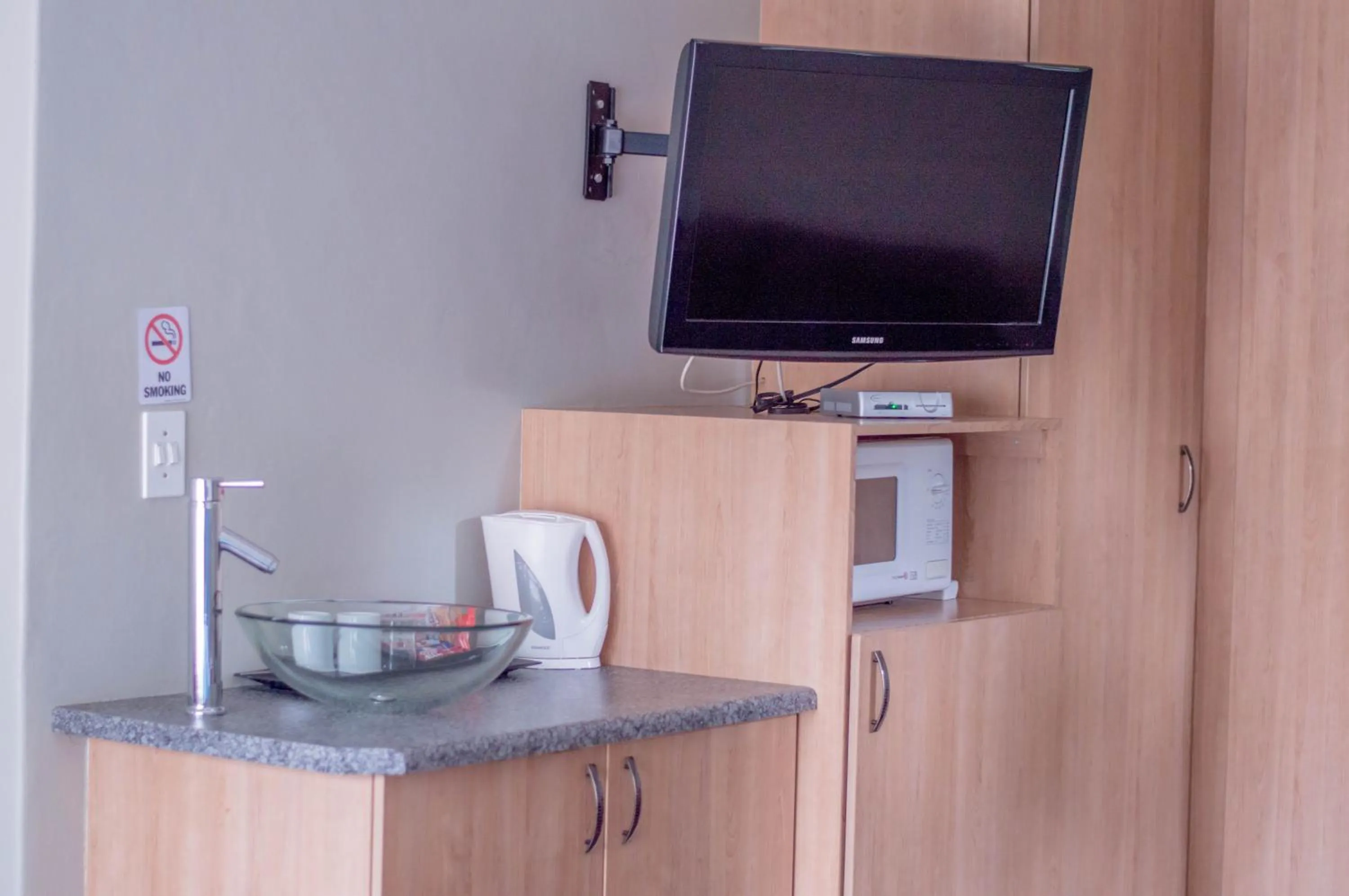 TV and multimedia in 314 on Clark Guest House