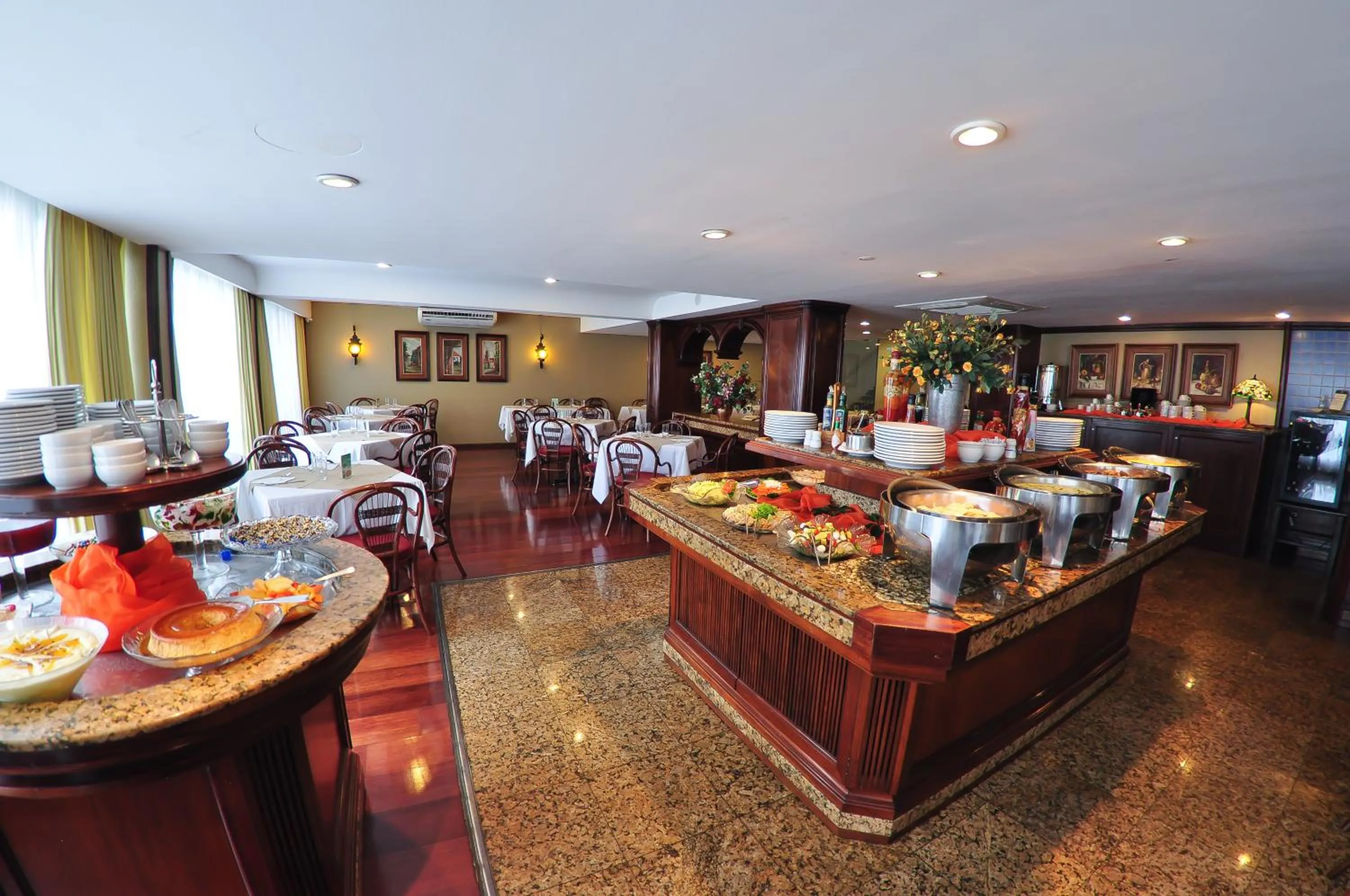 Restaurant/places to eat in Ritter Hotéis