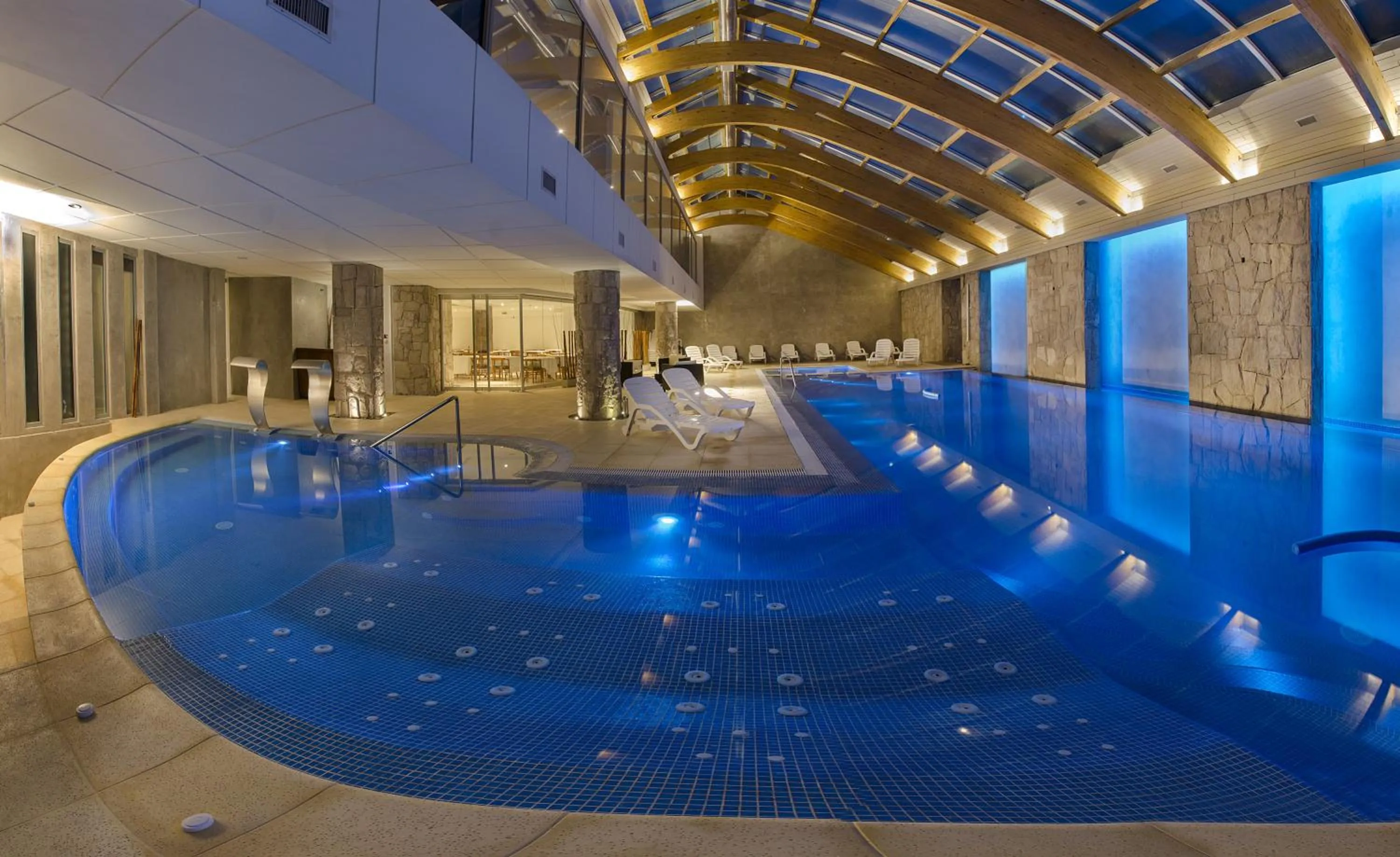 Swimming pool in Hotel Cristal