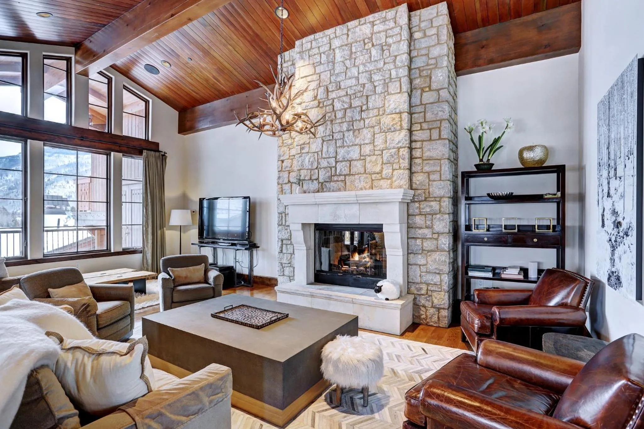 Living room in Lodge at Vail, A RockResort by Vail Resorts
