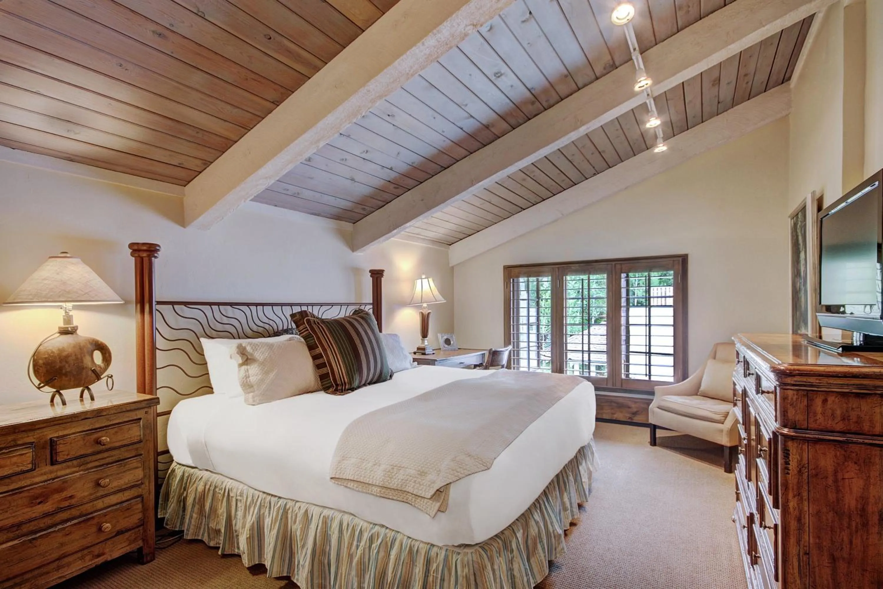 Photo of the whole room, Bed in Lodge at Vail, A RockResort by Vail Resorts