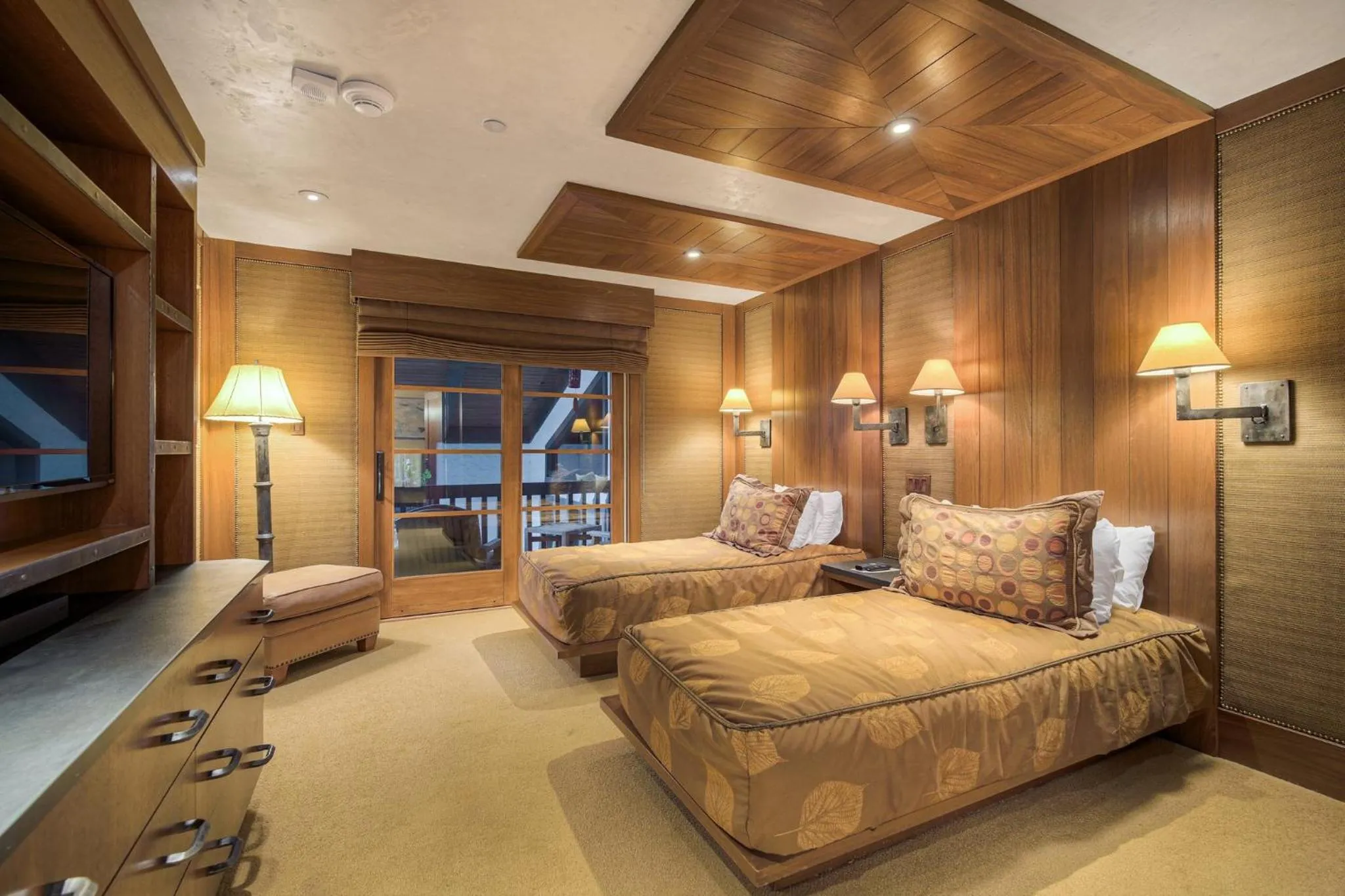 Bedroom, Bed in Lodge at Vail, A RockResort by Vail Resorts