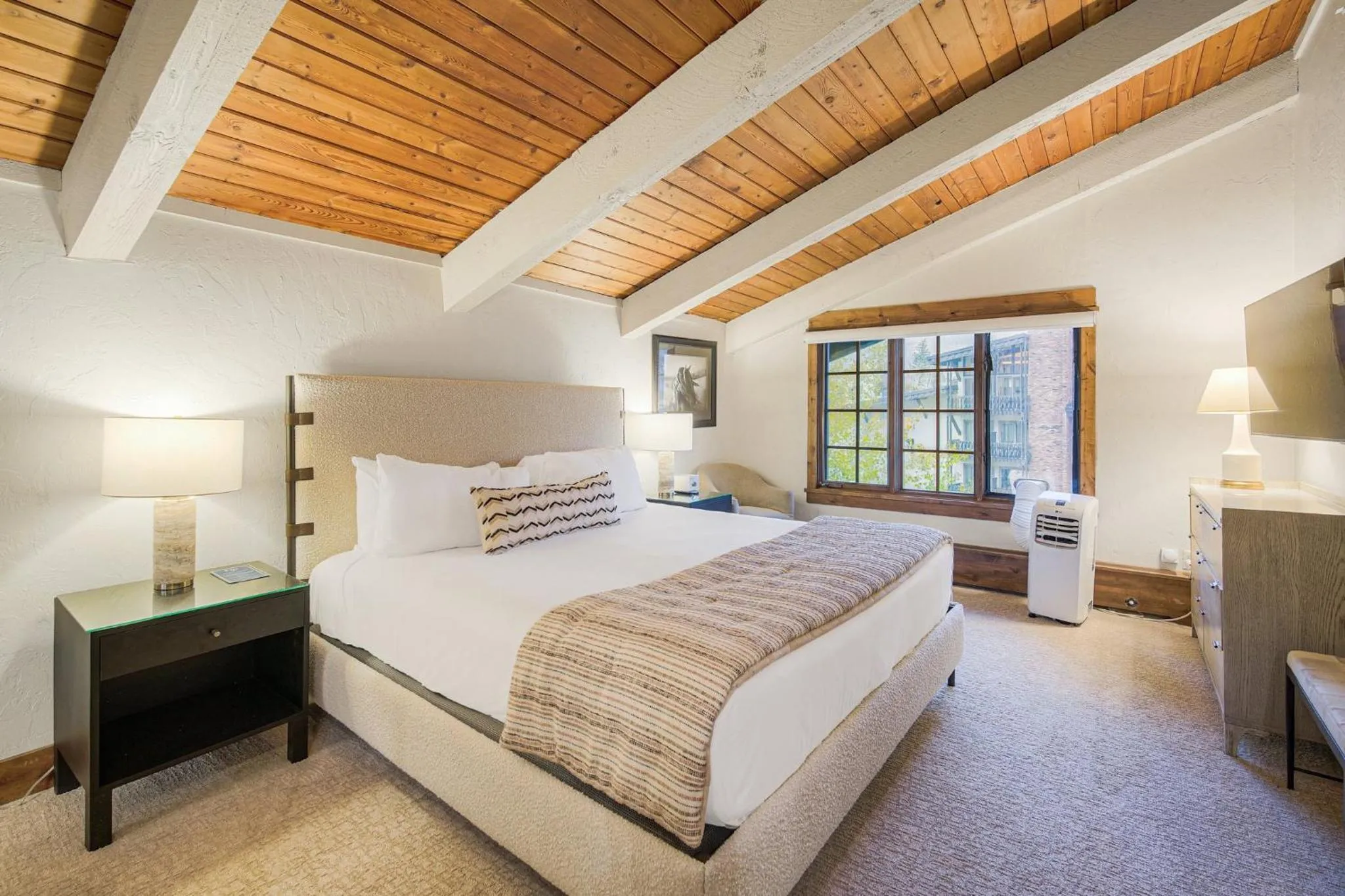 Bedroom, Bed in Lodge at Vail, A RockResort by Vail Resorts