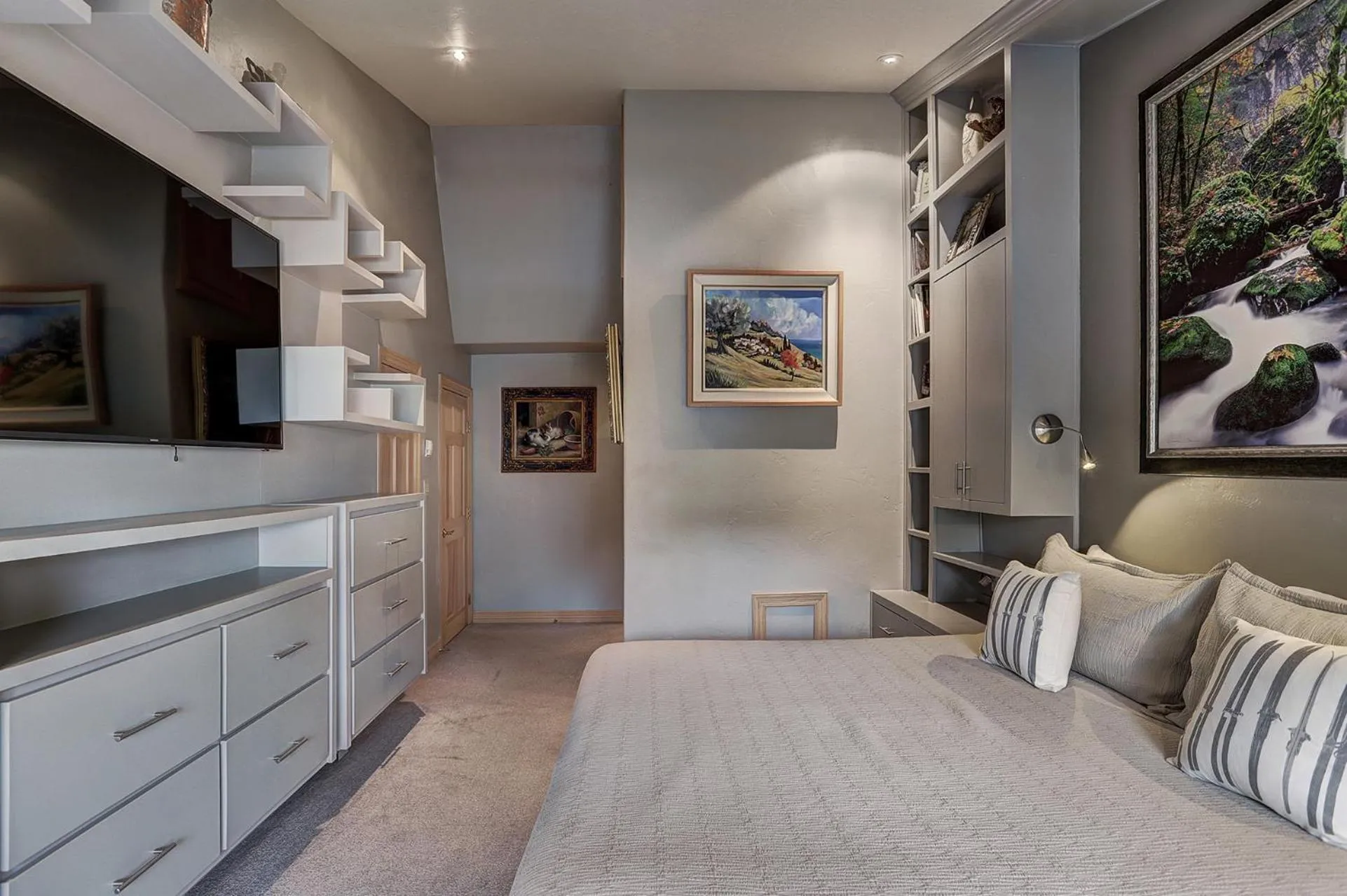 Bed in Lodge at Vail, A RockResort by Vail Resorts