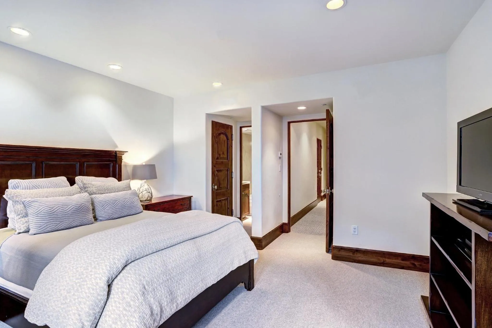 Bedroom, Bed in Lodge at Vail, A RockResort by Vail Resorts