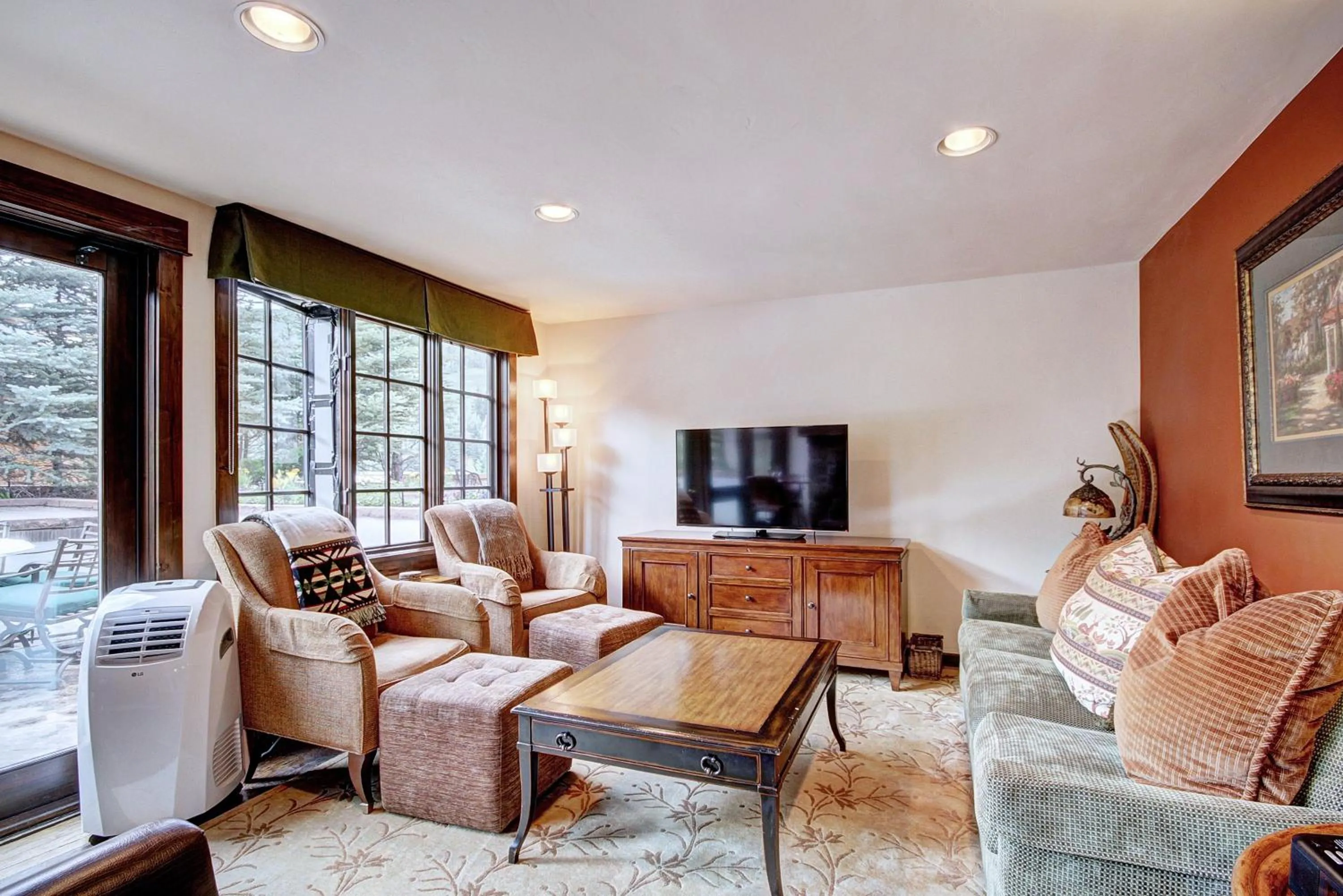 Living room in Lodge at Vail, A RockResort by Vail Resorts