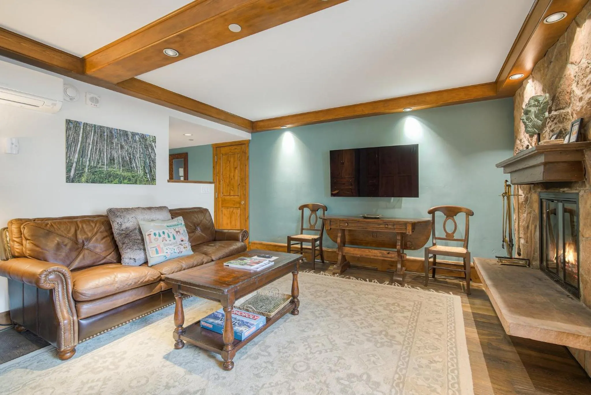 Living room in Lodge at Vail, A RockResort by Vail Resorts