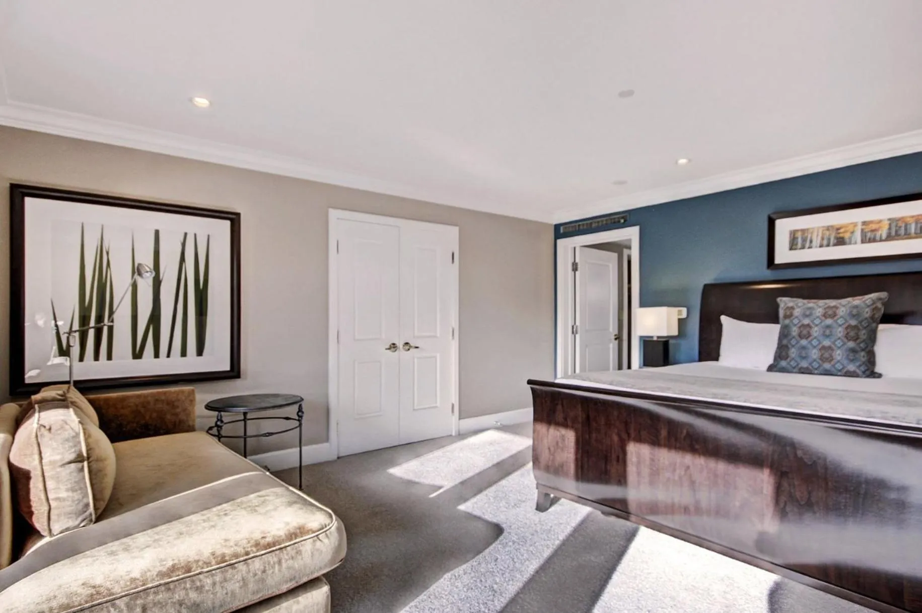 Bedroom, Bed in Lodge at Vail, A RockResort by Vail Resorts