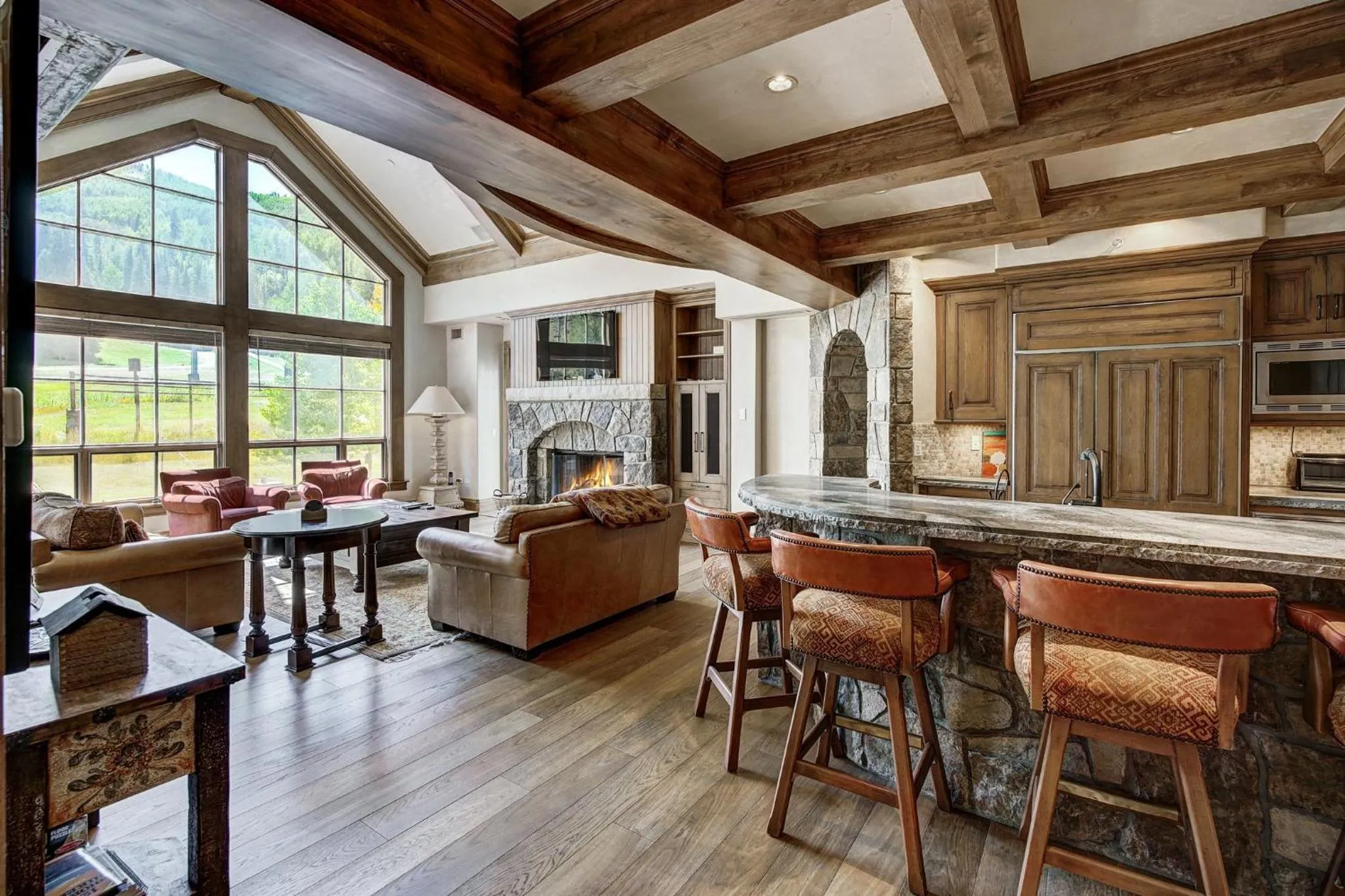 Dining area in Lodge at Vail, A RockResort by Vail Resorts