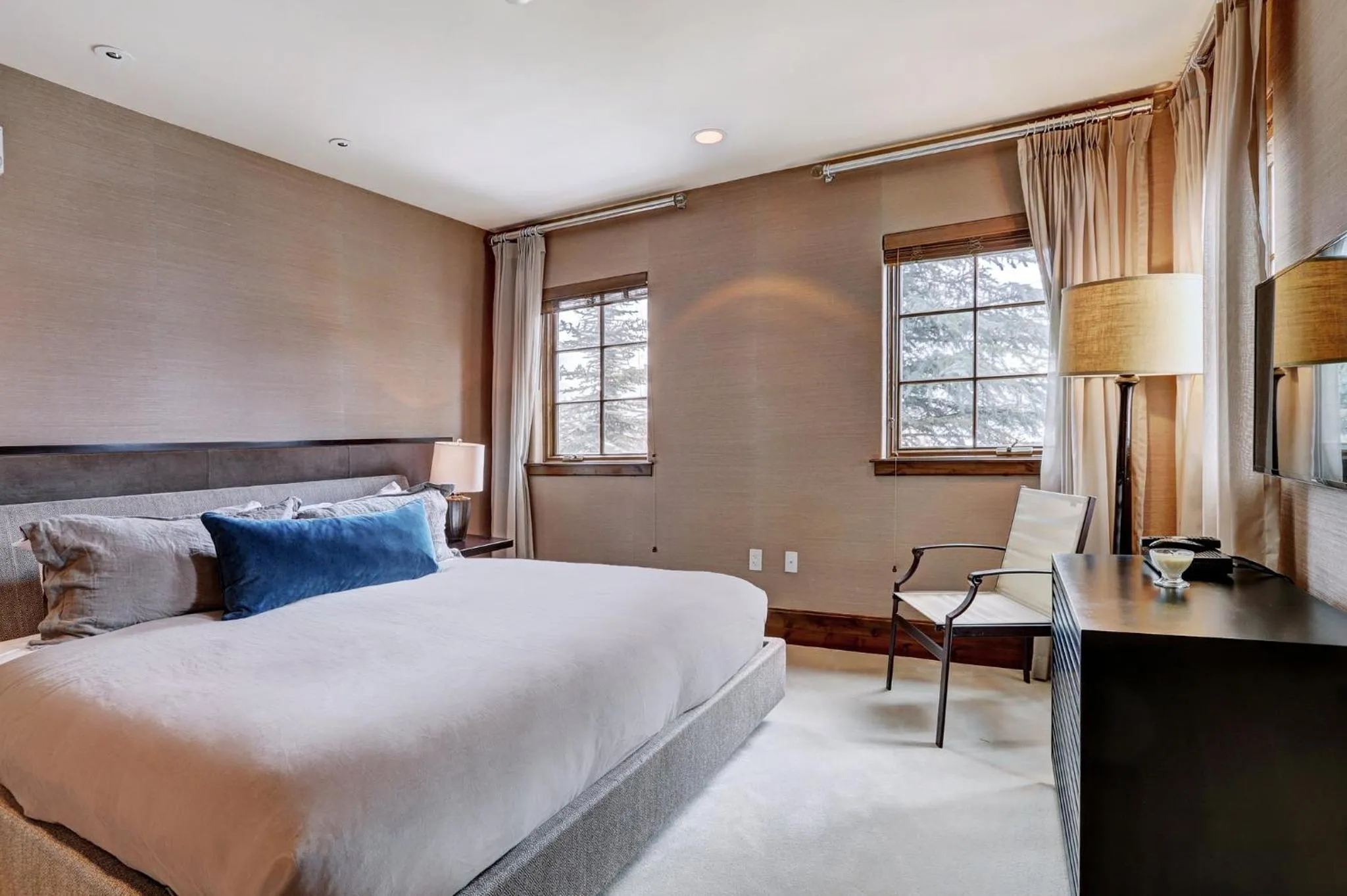 Bedroom, Bed in Lodge at Vail, A RockResort by Vail Resorts