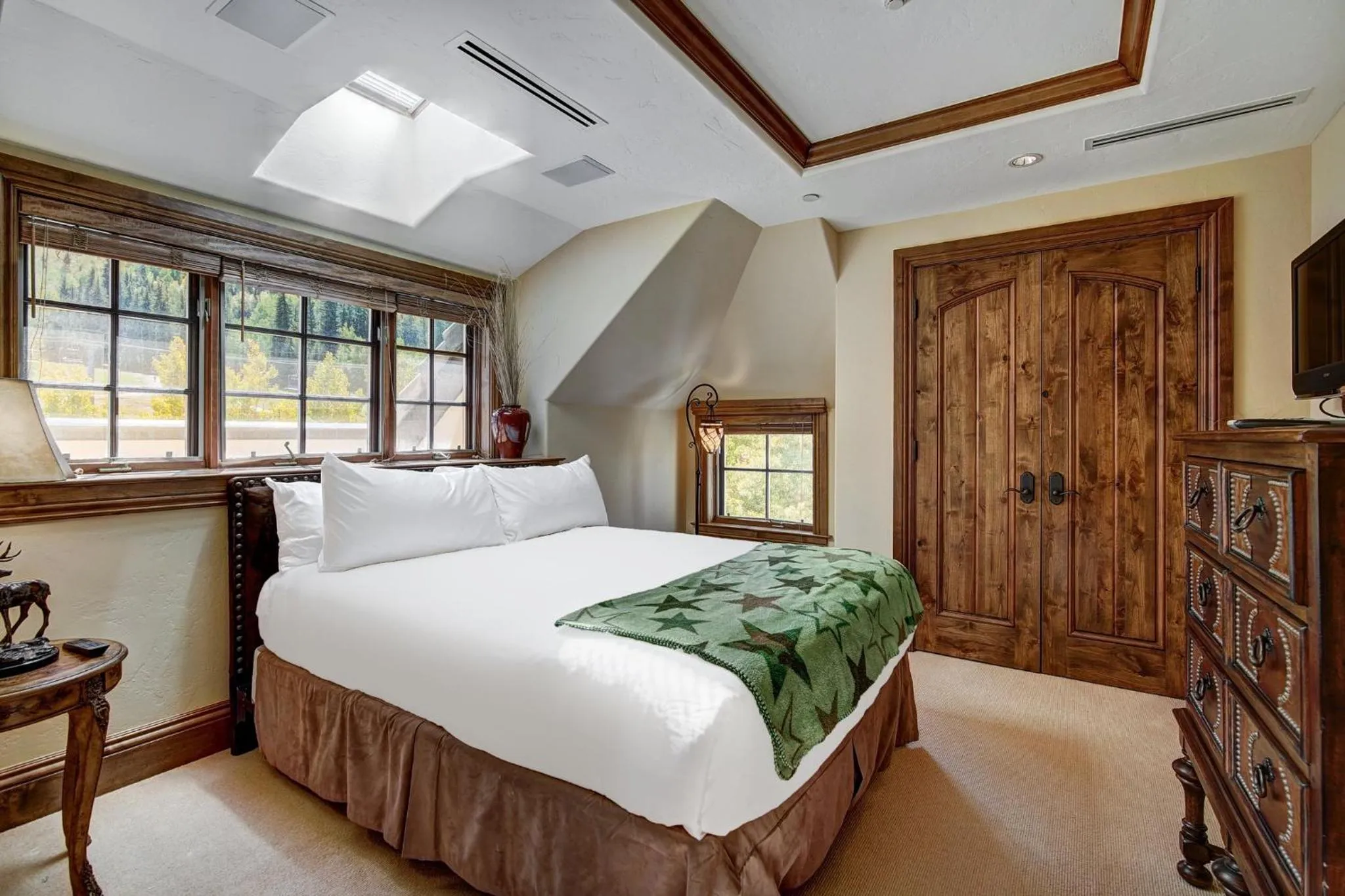 Bedroom, Bed in Lodge at Vail, A RockResort by Vail Resorts